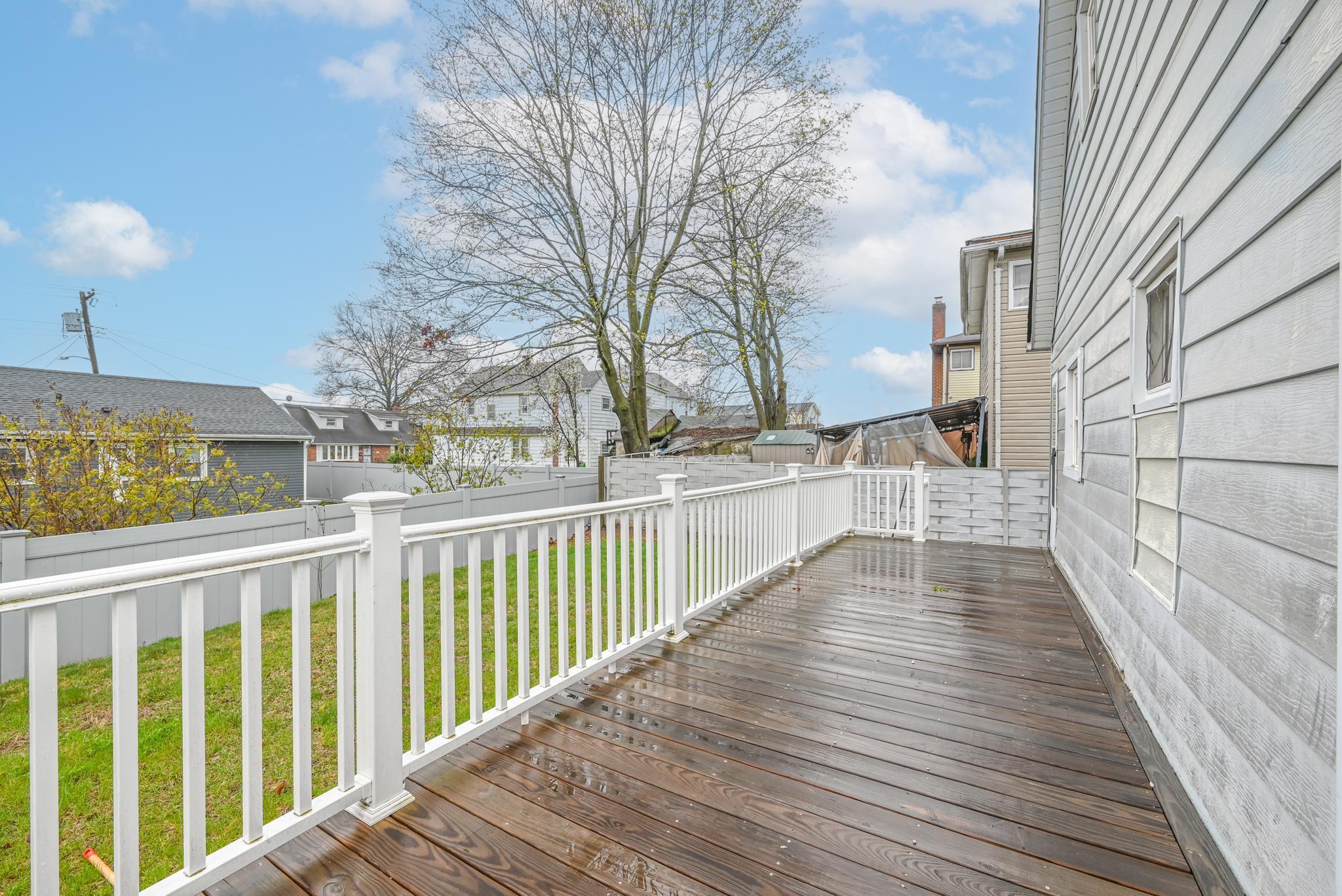 #6 photo, 267 Roquette Avenue, Floral Park , NY 11001