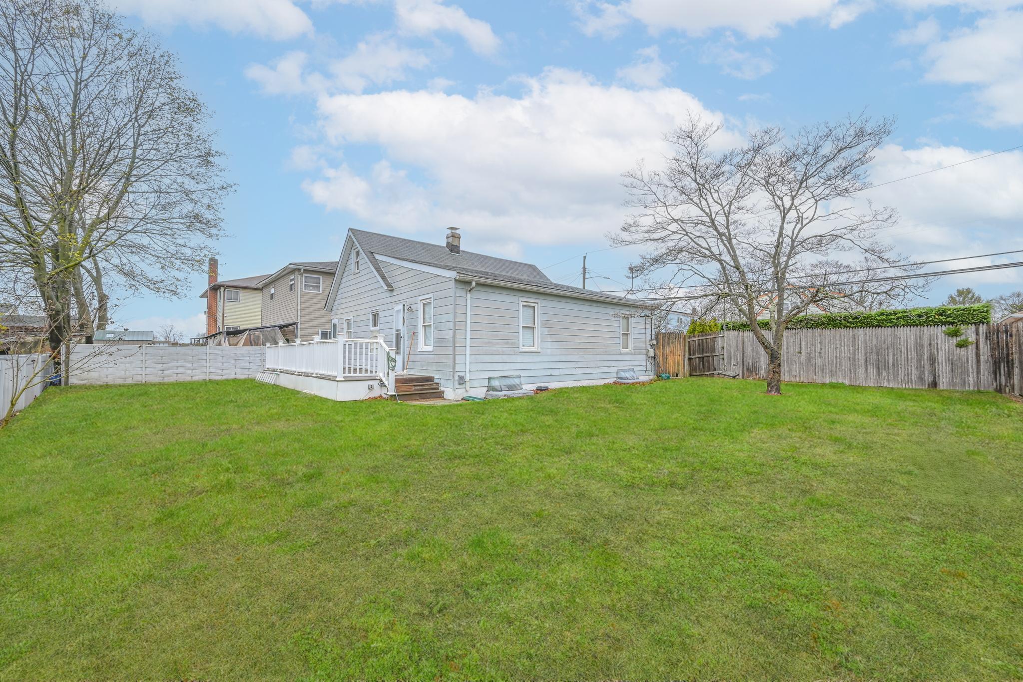 #7 photo, 267 Roquette Avenue, Floral Park , NY 11001