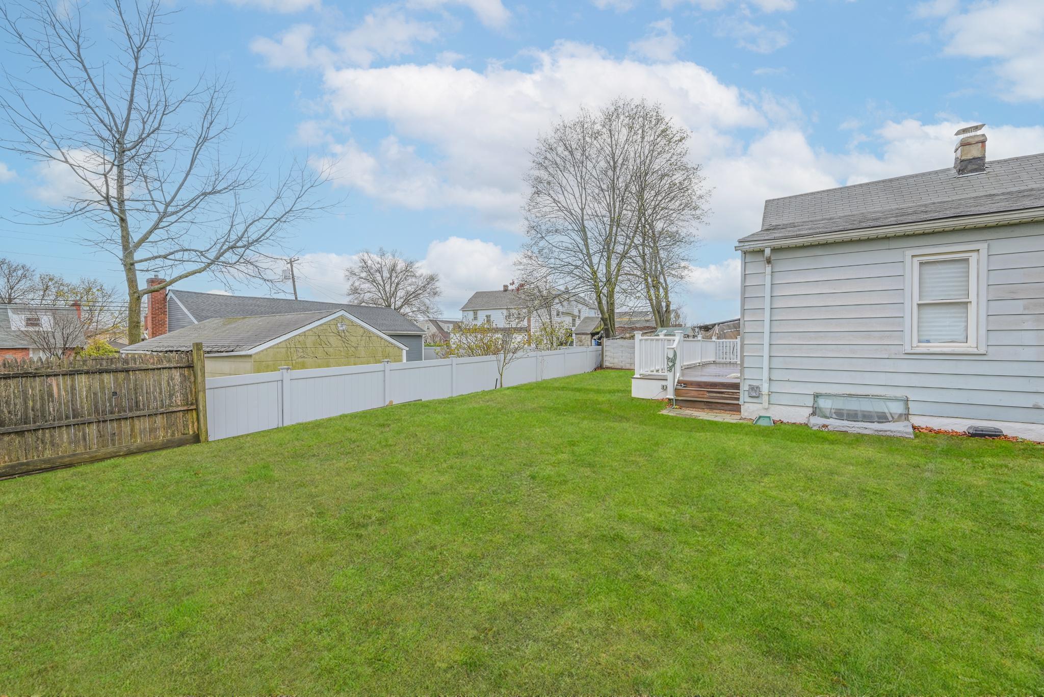 #8 photo, 267 Roquette Avenue, Floral Park , NY 11001