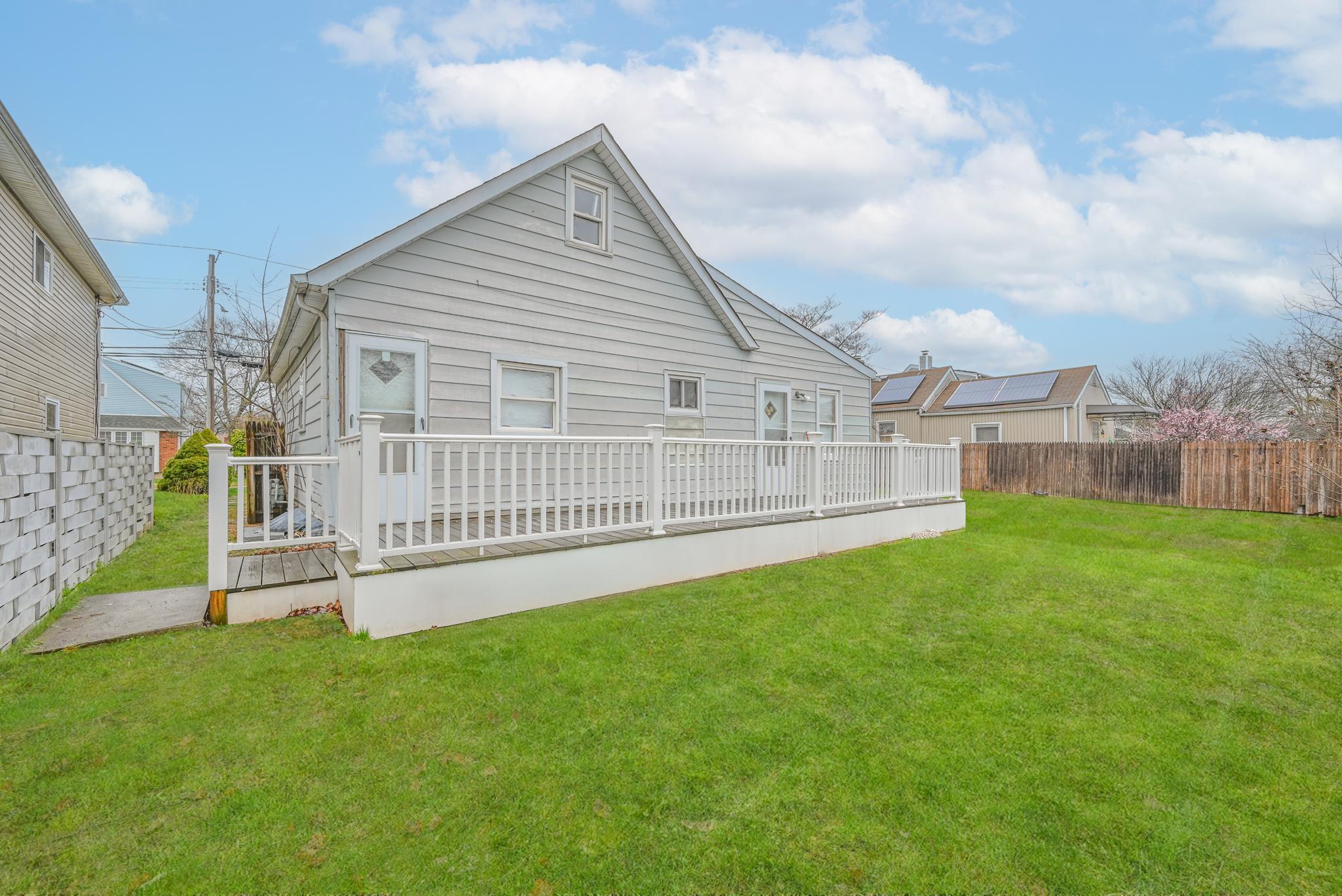 #9 photo, 267 Roquette Avenue, Floral Park , NY 11001