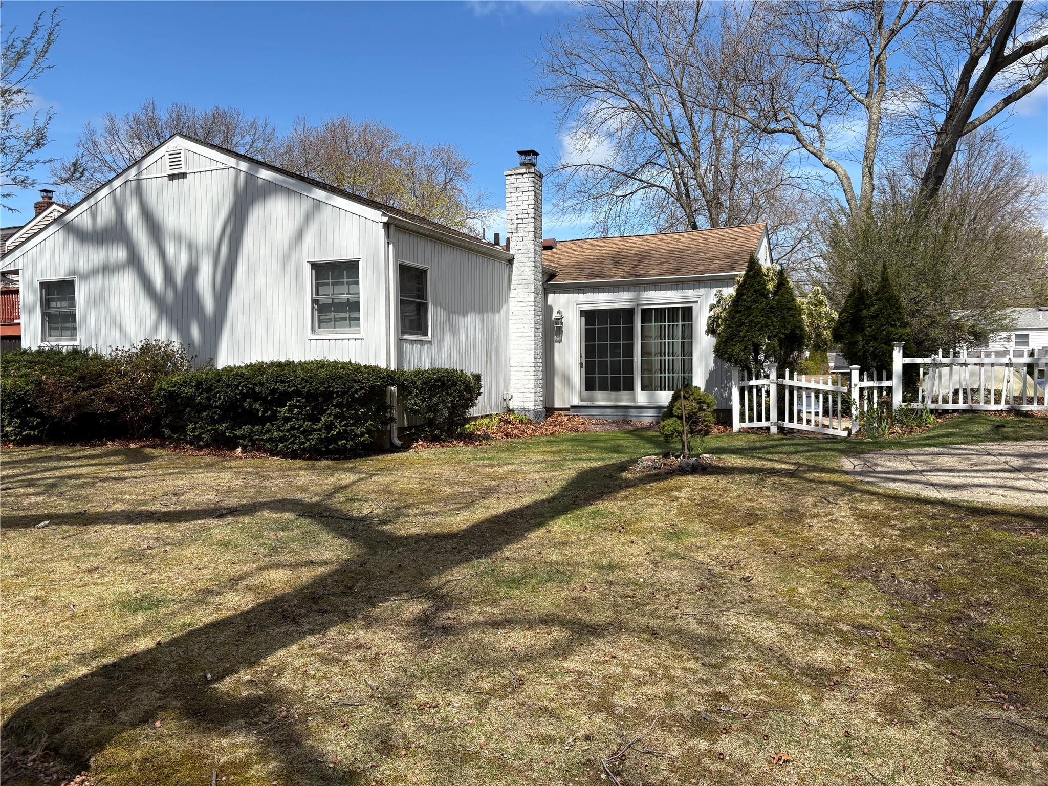 #13 photo, 8 Dee place, Huntington Station , NY 11746