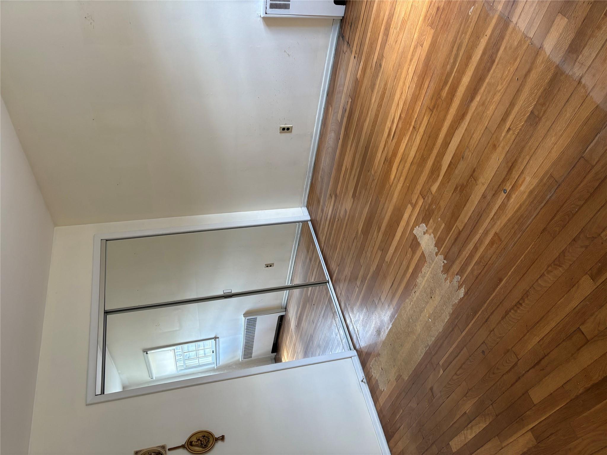 #8 photo, 8 Dee place, Huntington Station , NY 11746