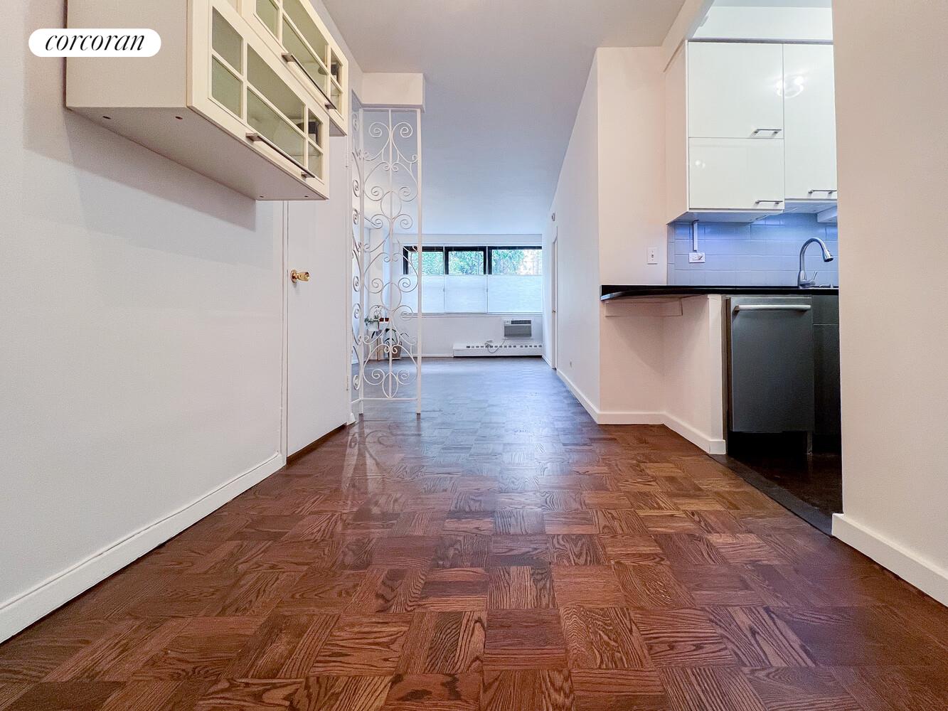 #6 photo, 210 E 15TH Street, マンハッタン Gramercy Park , NY 10003