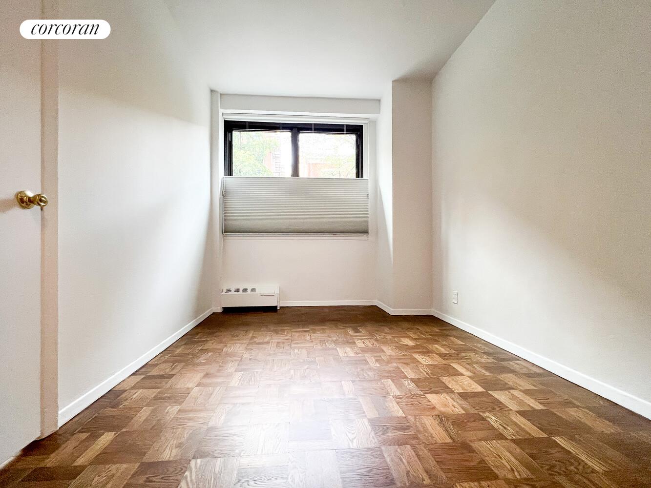 #8 photo, 210 E 15TH Street, マンハッタン Gramercy Park , NY 10003