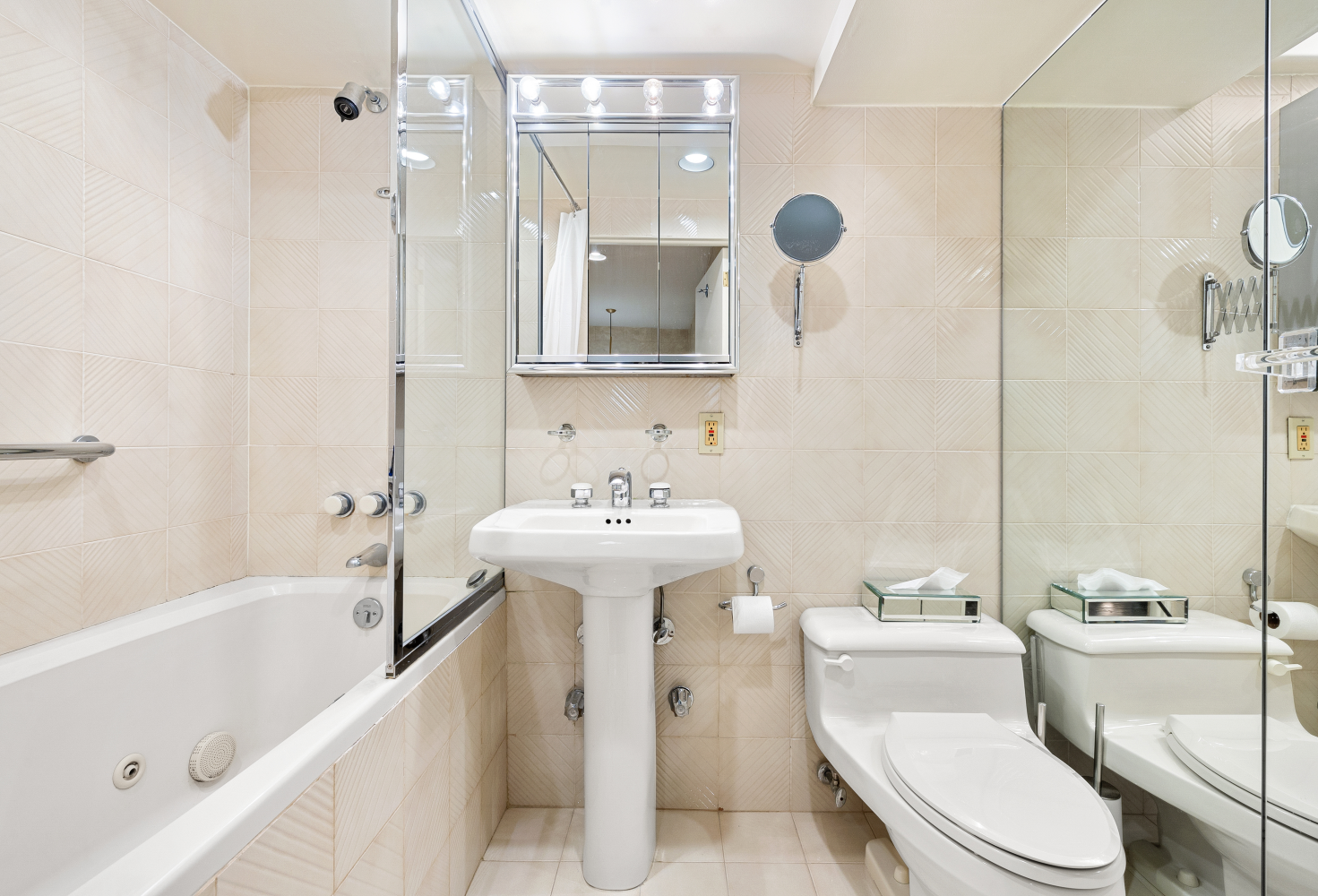 #9 photo, 7 E 35TH Street, マンハッタン Midtown , NY 10016