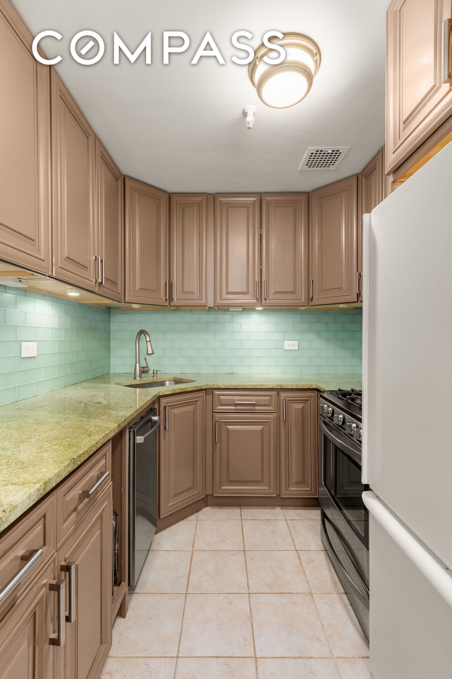 #9 photo, 111 E 36th Street, マンハッタン Murray Hill , NY 10016