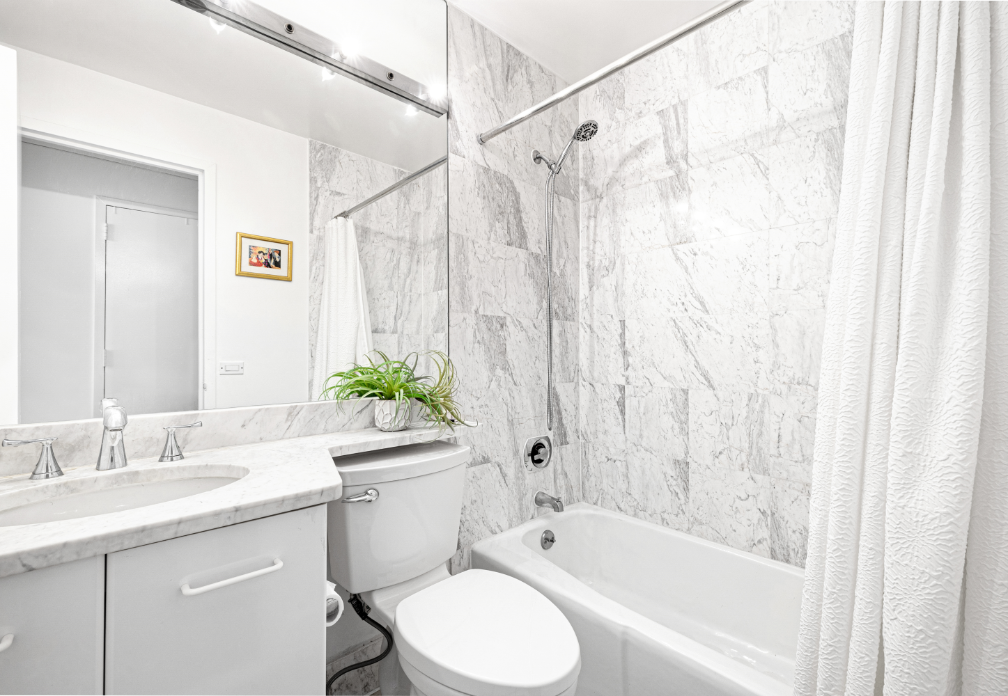 #12 photo, 2373 BROADWAY, マンハッタン Upper West Side , NY 10024