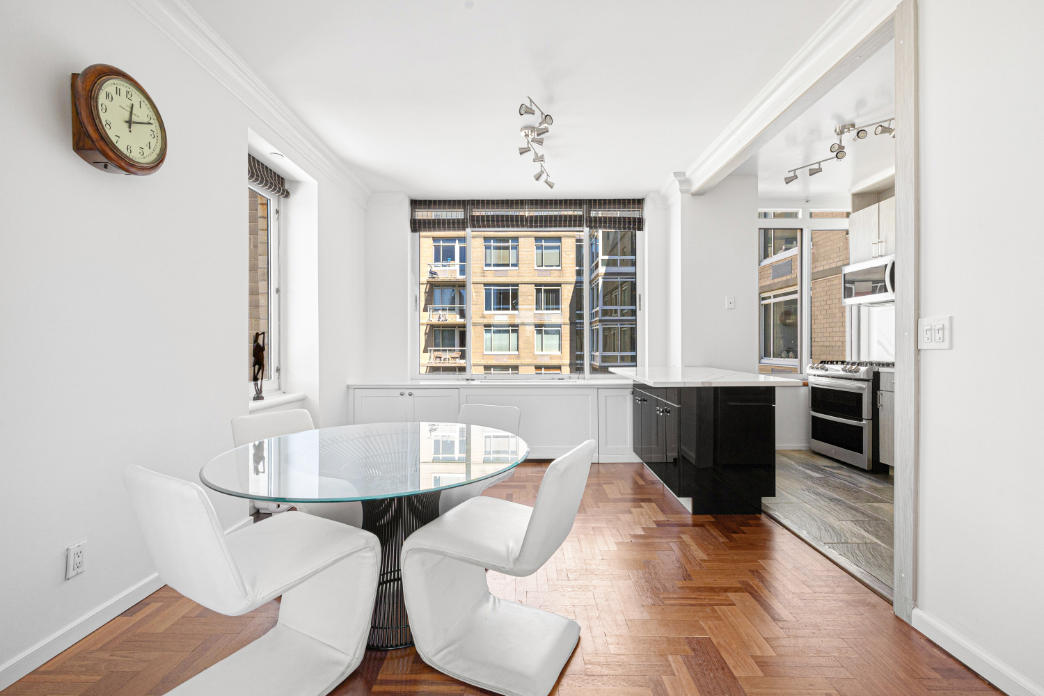 #7 photo, 2373 BROADWAY, マンハッタン Upper West Side , NY 10024