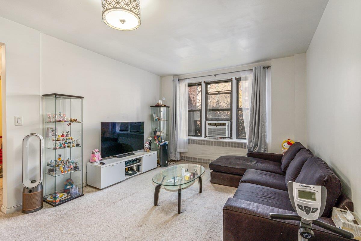 #7 photo, 67-40 Yellowstone Boulevard, クイーンズ区 Forest Hills , NY 11375