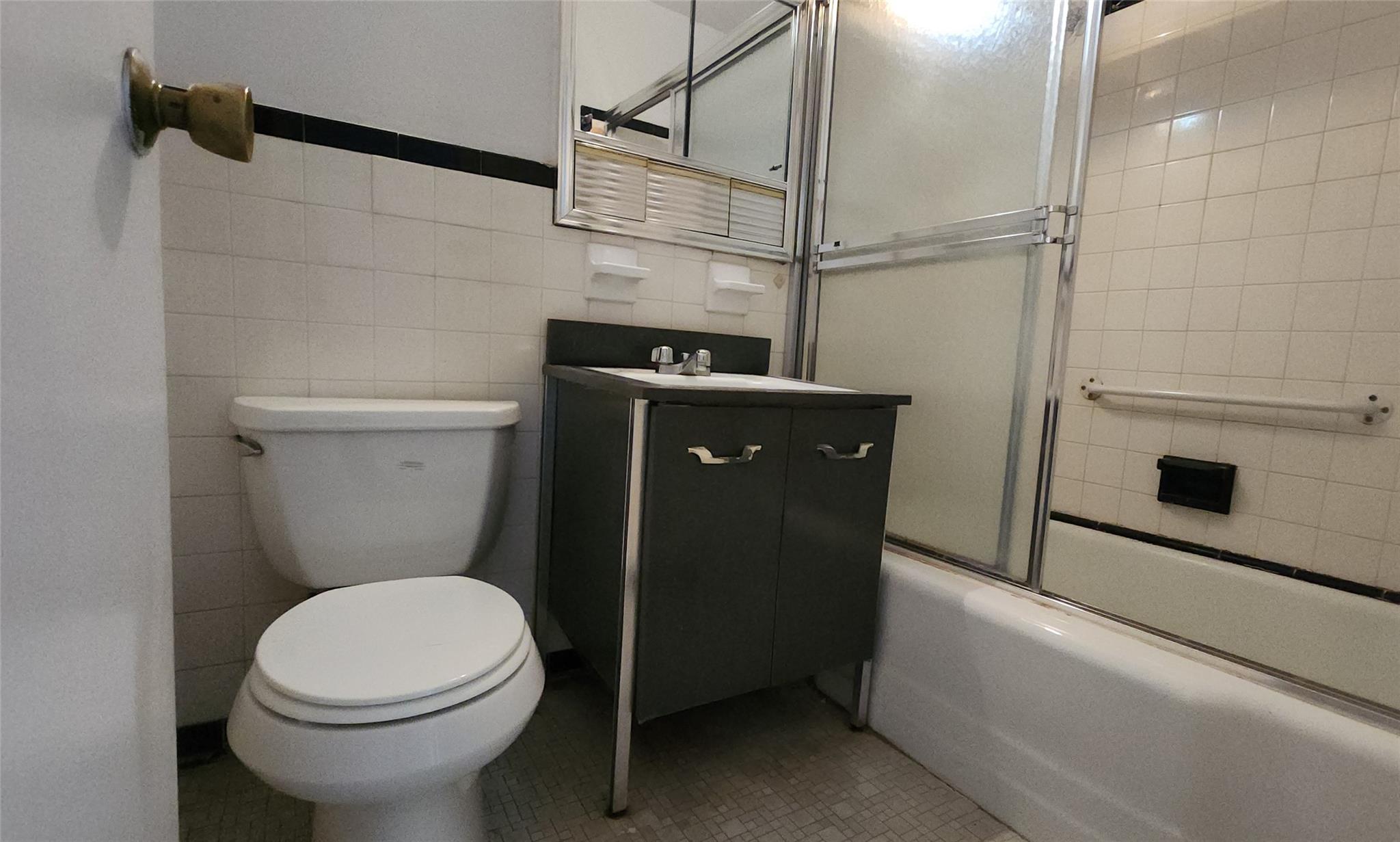 #4 photo, 92-30 56th Avenue, Elmhurst , NY 11373