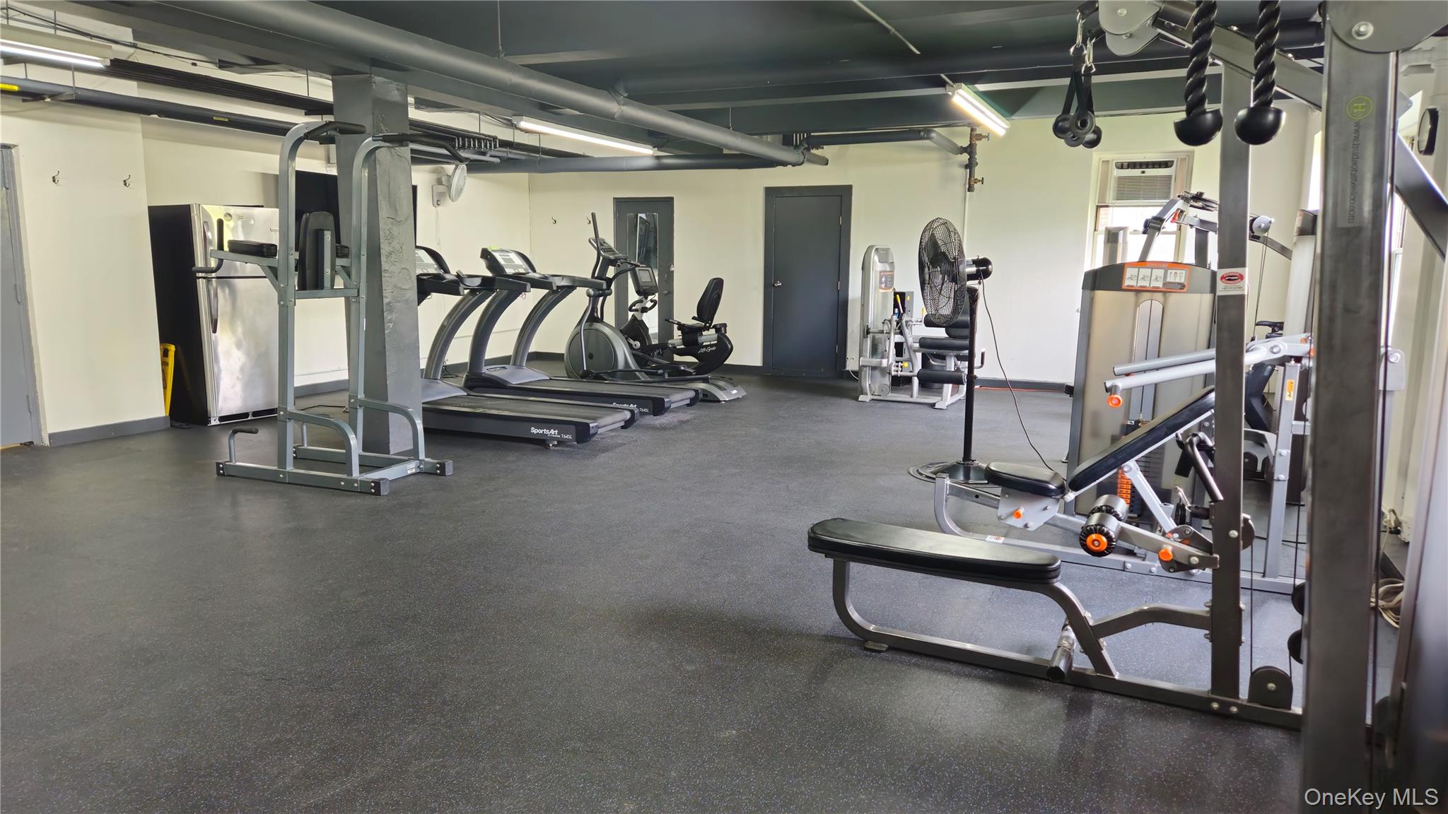 #12 photo, 113-14 72nd Road, קווינס Forest Hills , NY 11375