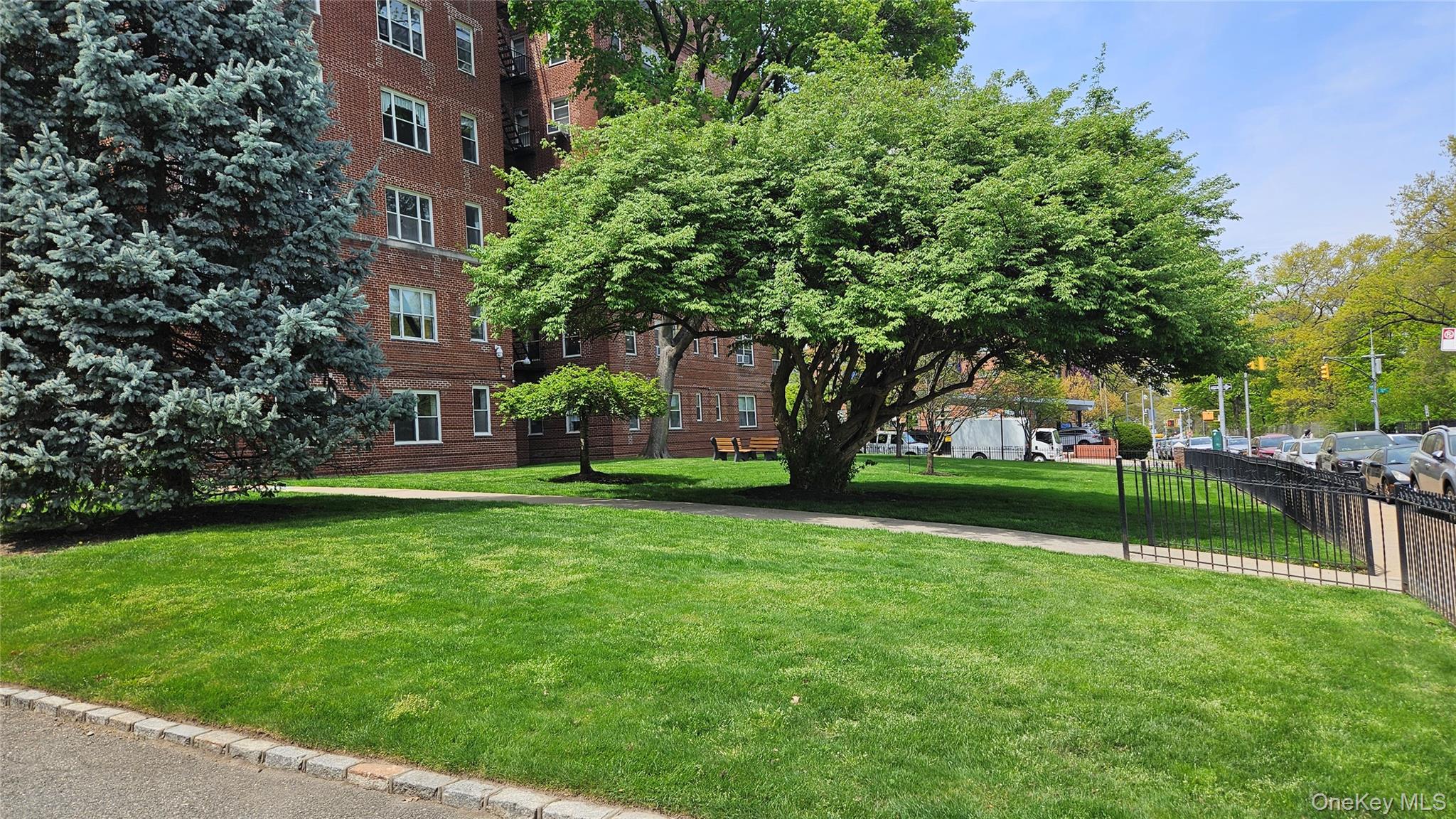 #17 photo, 113-14 72nd Road, קווינס Forest Hills , NY 11375