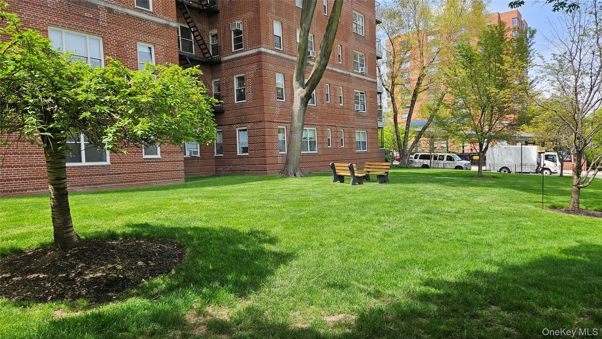 #18 photo, 113-14 72nd Road, קווינס Forest Hills , NY 11375