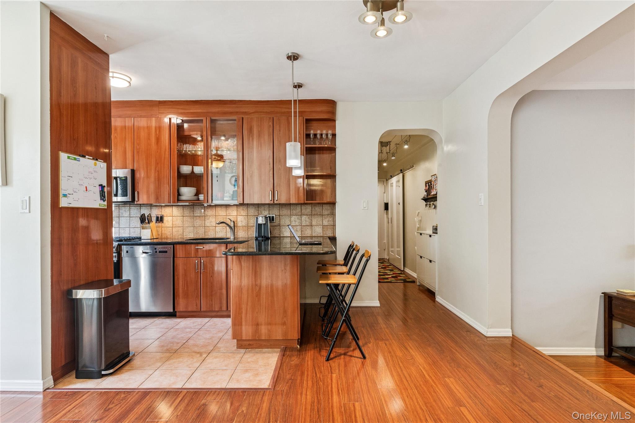 #2 photo, 113-14 72nd Road, קווינס Forest Hills , NY 11375