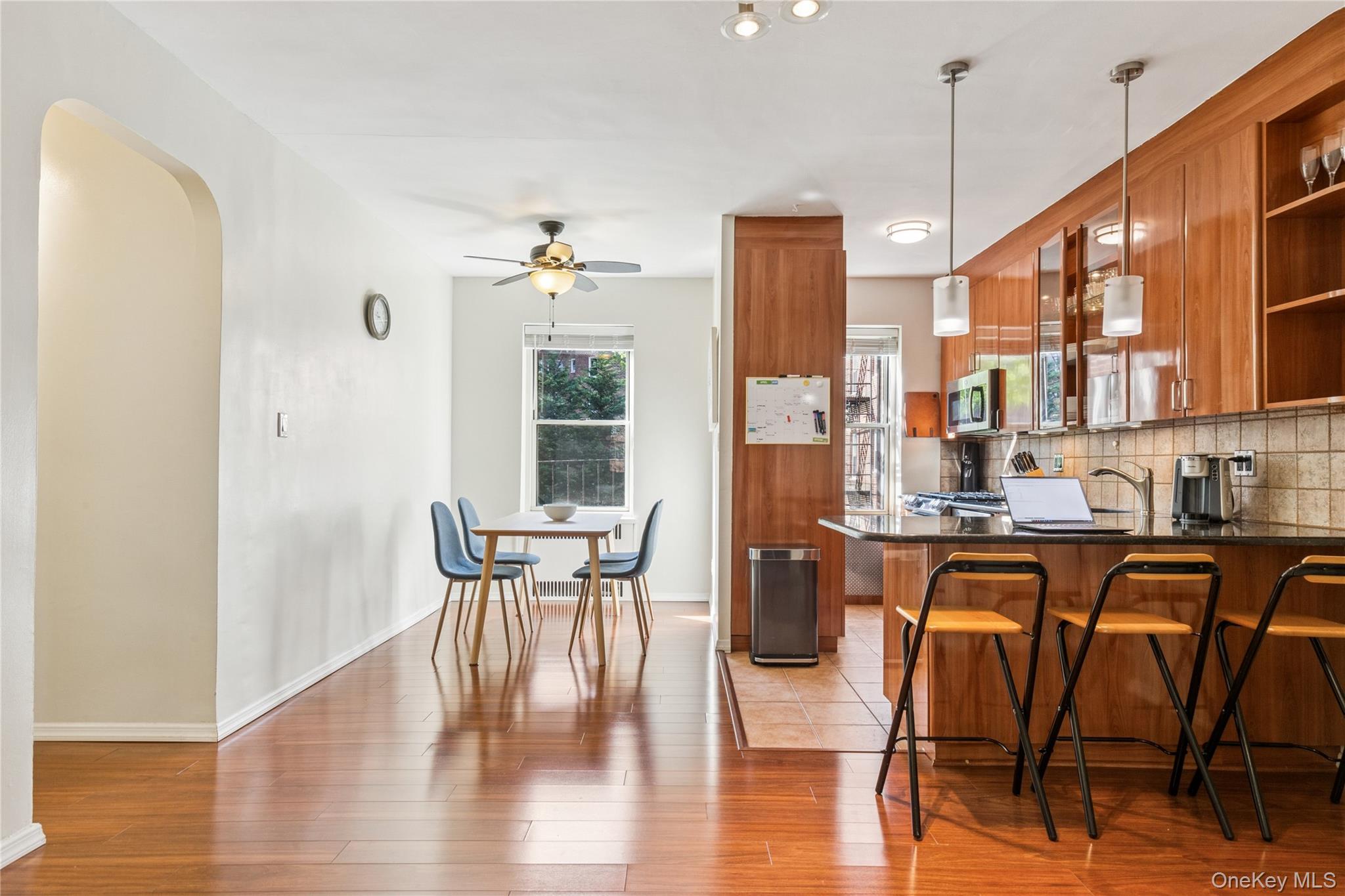 #3 photo, 113-14 72nd Road, קווינס Forest Hills , NY 11375