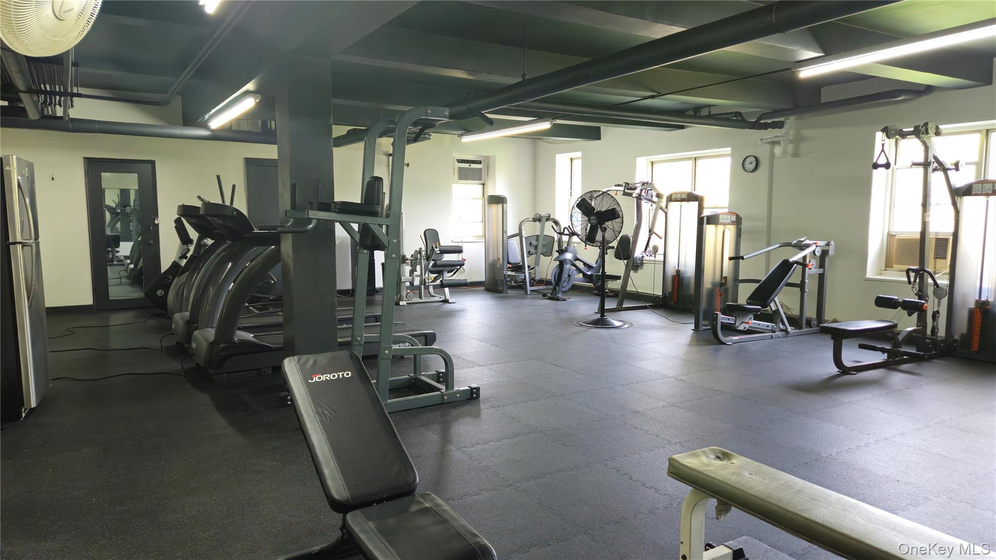 #9 photo, 113-14 72nd Road, קווינס Forest Hills , NY 11375