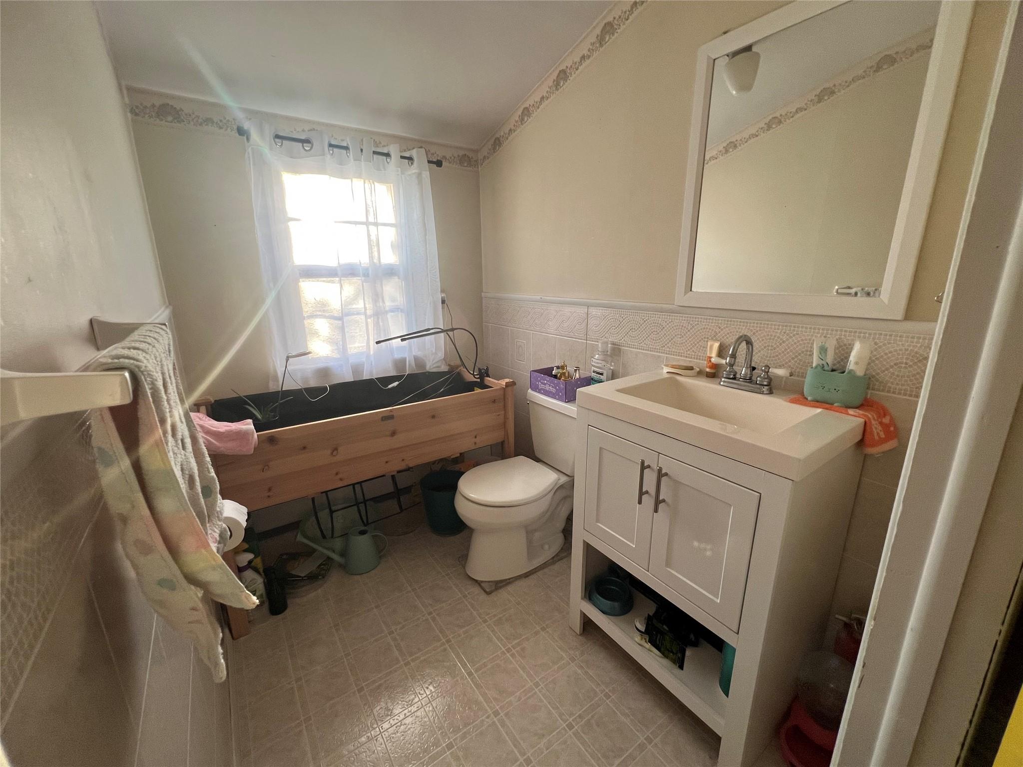 #15 photo, 70 Ridge Lane, 长岛 Levittown , NY 11756