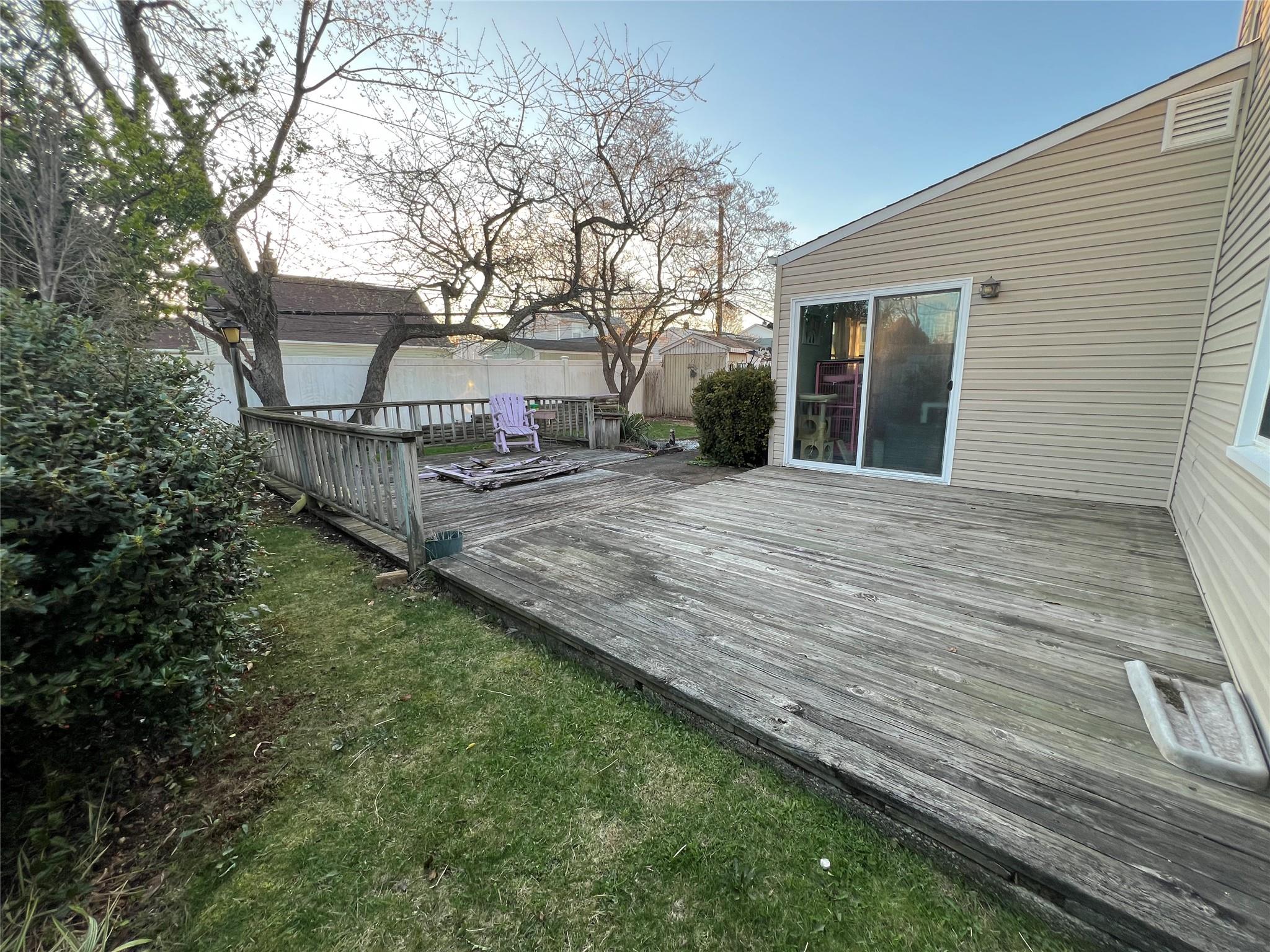 #18 photo, 70 Ridge Lane, 长岛 Levittown , NY 11756