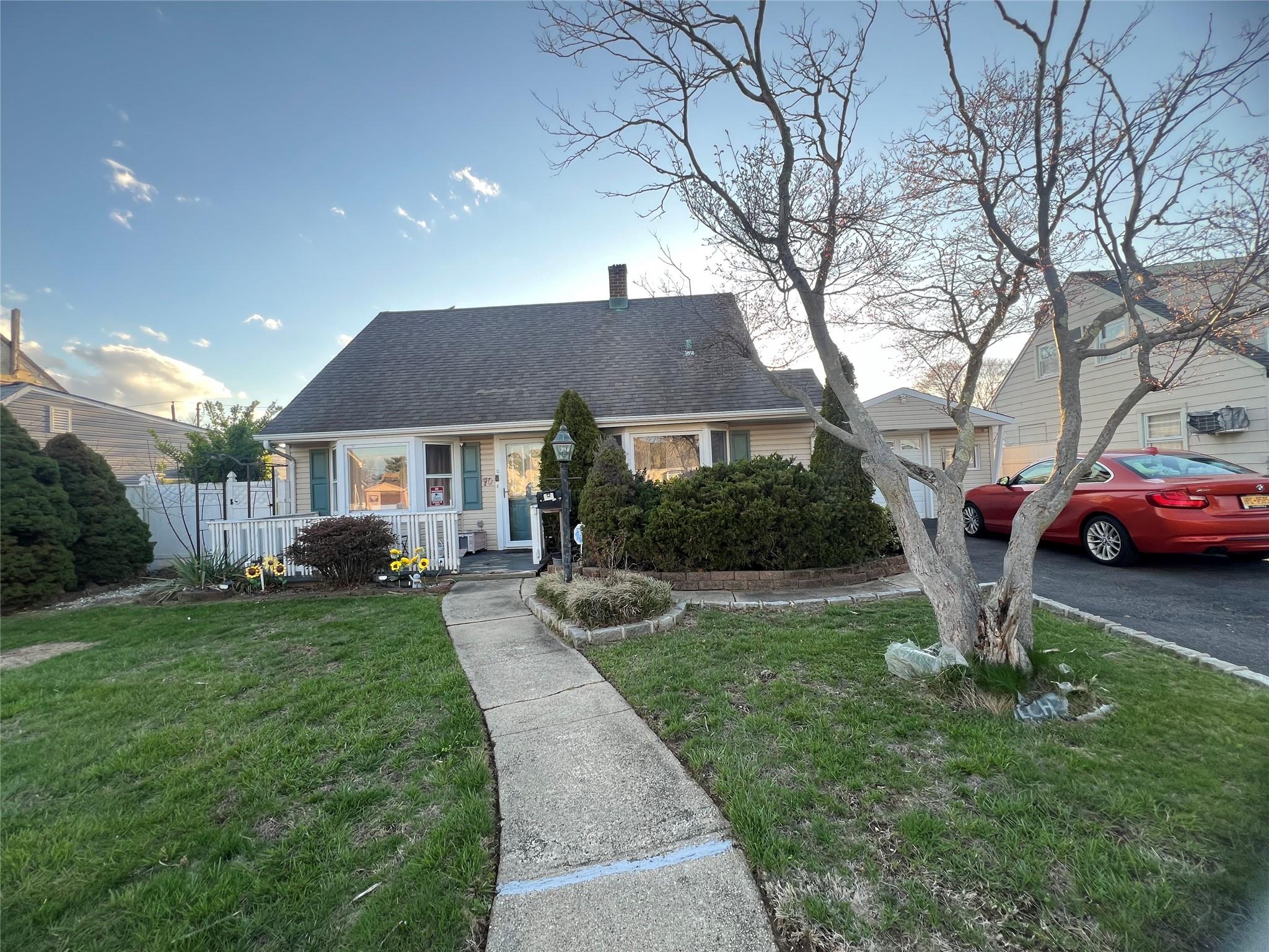 #2 photo, 70 Ridge Lane, 长岛 Levittown , NY 11756