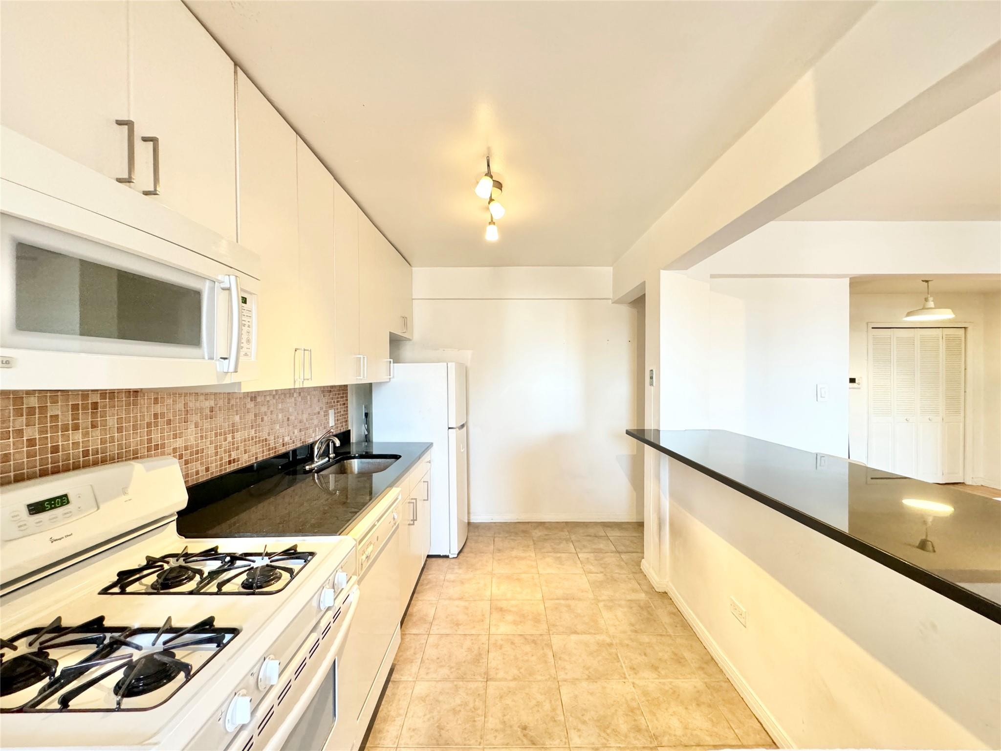 #3 photo, 83-37 Saint James Avenue, Elmhurst , NY 11373