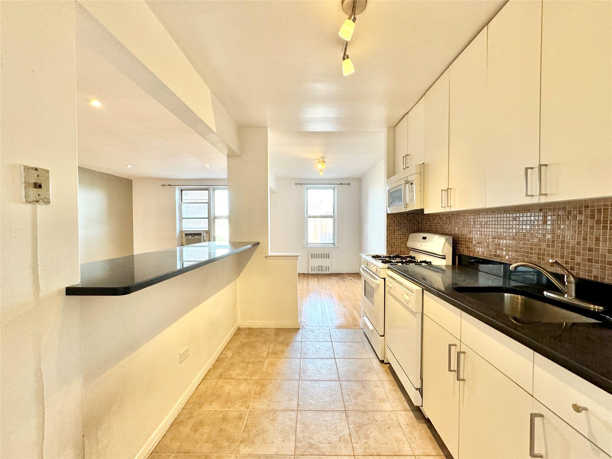 #4 photo, 83-37 Saint James Avenue, Elmhurst , NY 11373