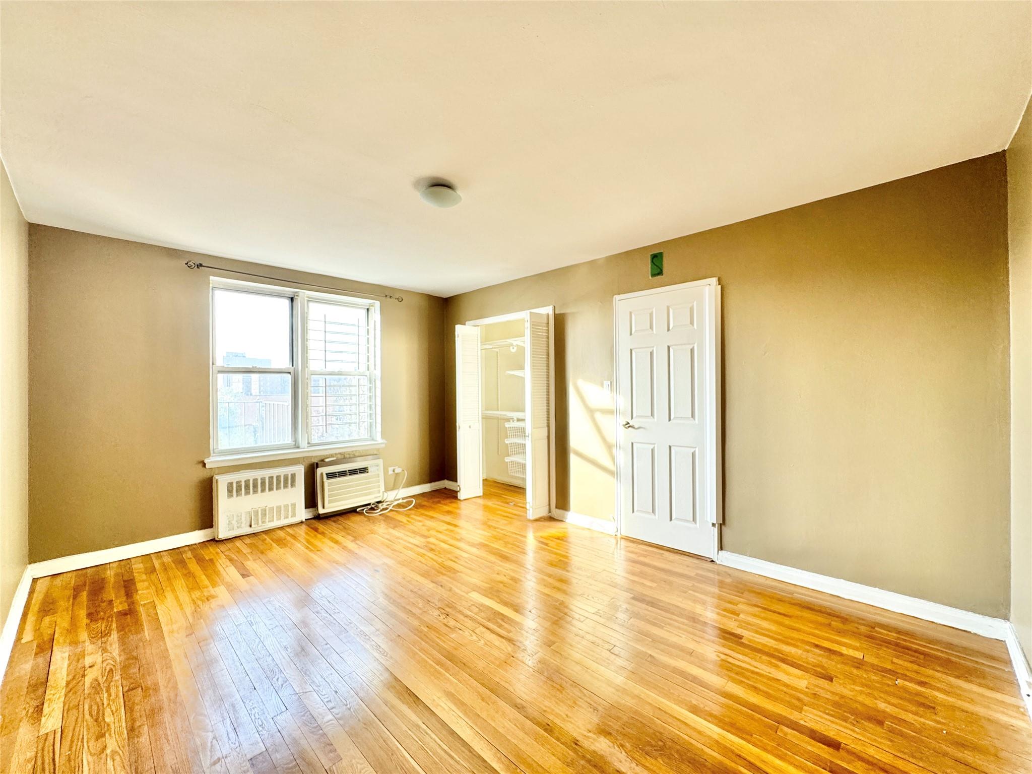 #8 photo, 83-37 Saint James Avenue, Elmhurst , NY 11373