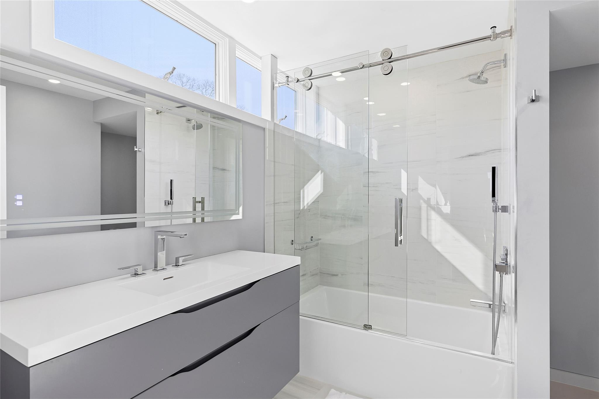 #18 photo, 17 Romana Drive, サフォーク郡 Hampton Bays , NY 11946