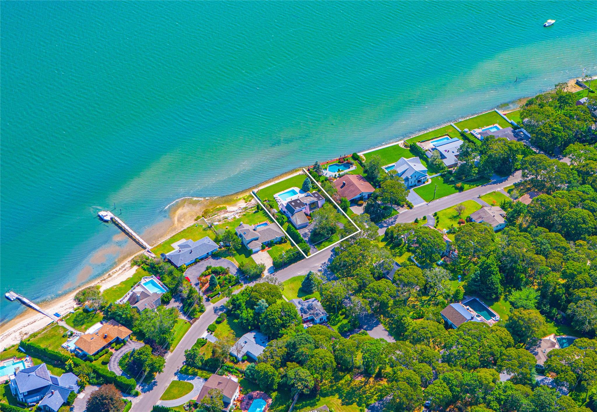 #19 photo, 17 Romana Drive, サフォーク郡 Hampton Bays , NY 11946