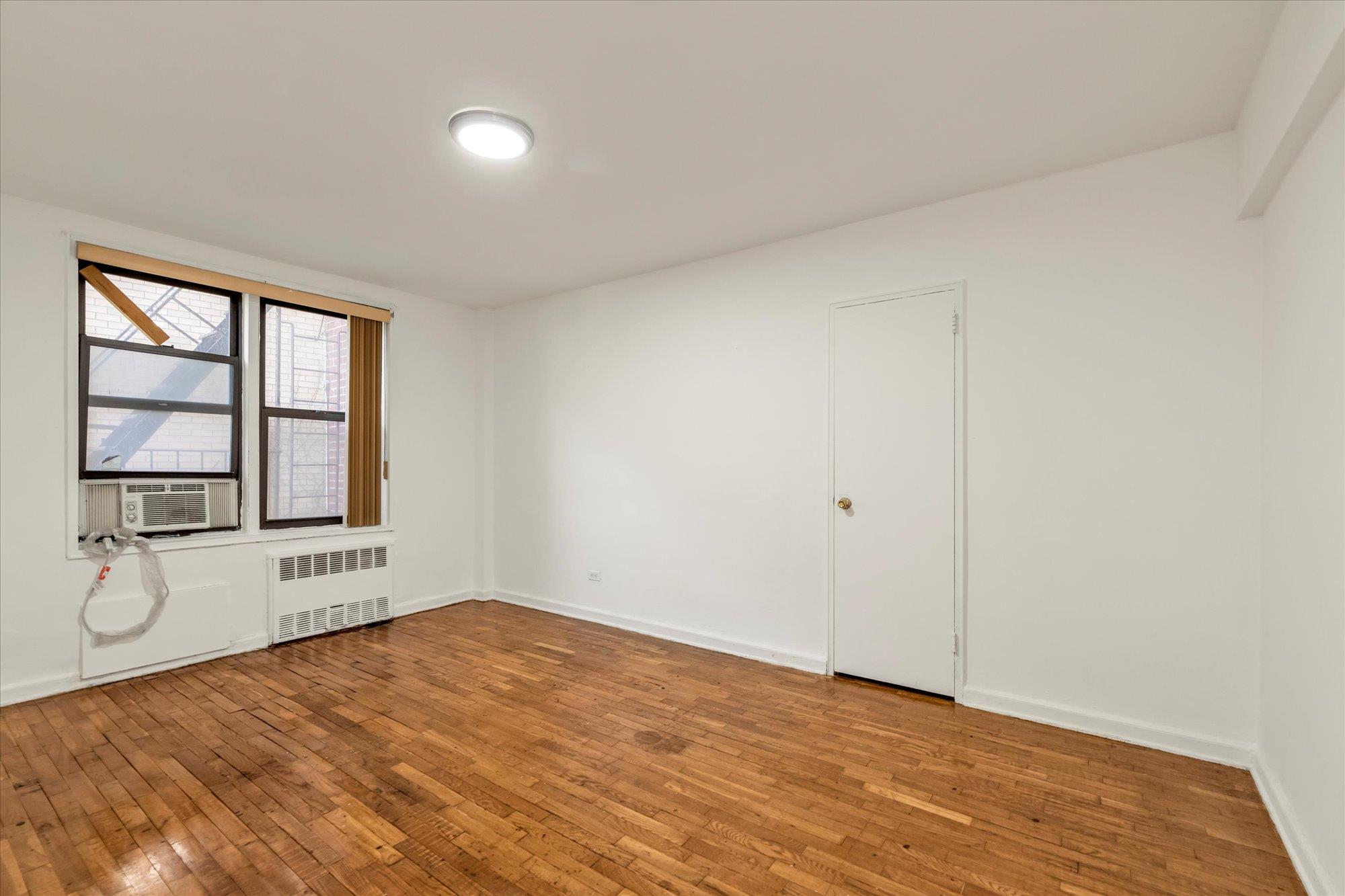 #11 photo, 141-05 Pershing Crescent, クイーンズ区 Briarwood , NY 11435