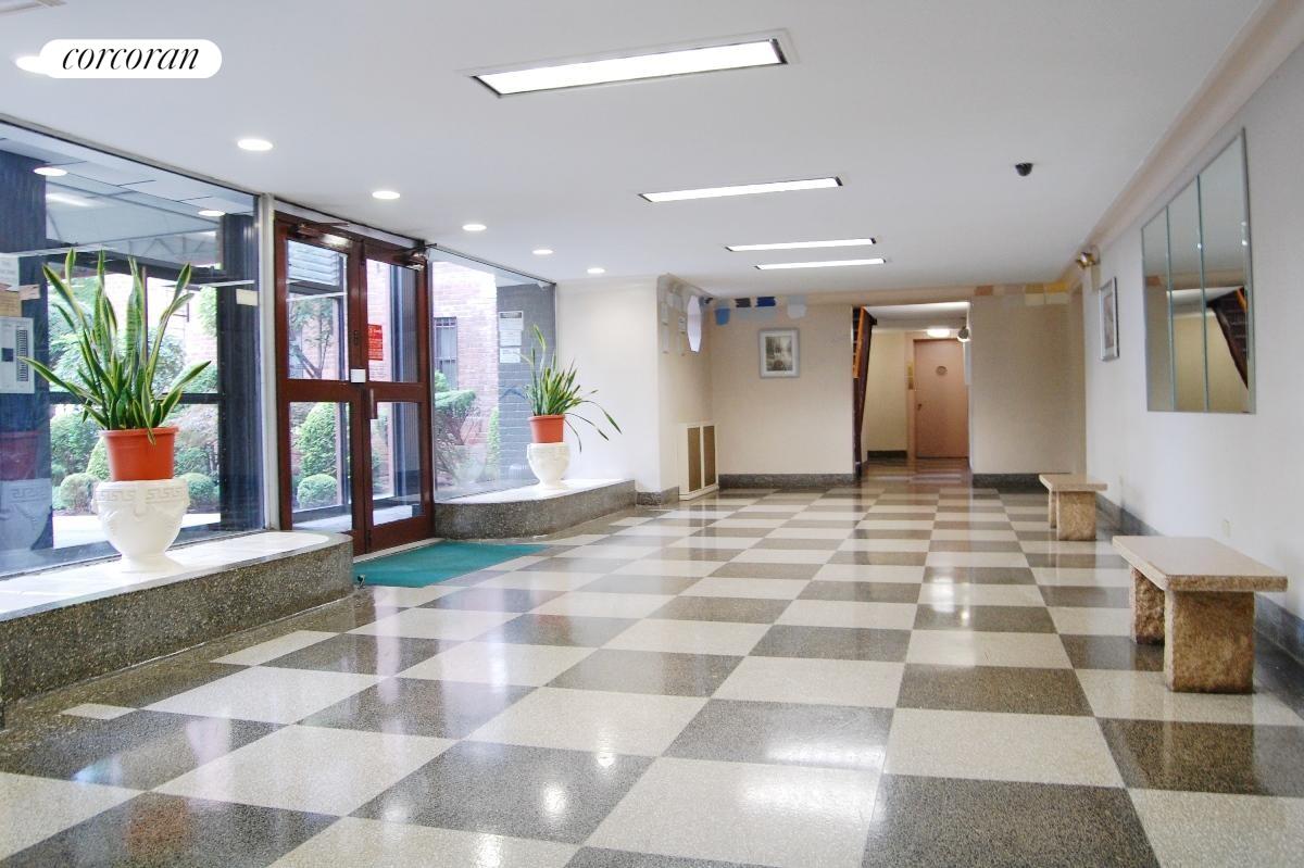 #11 photo, 1119 OCEAN Parkway, ブルックリン区 Midwood , NY 11230