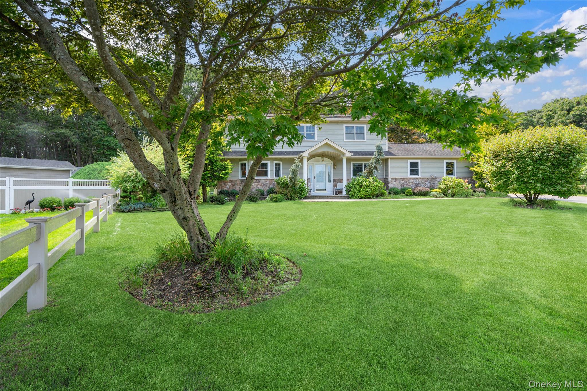 #2 photo, 8 Beverly Court, 東長島 Farmingville , NY 11738