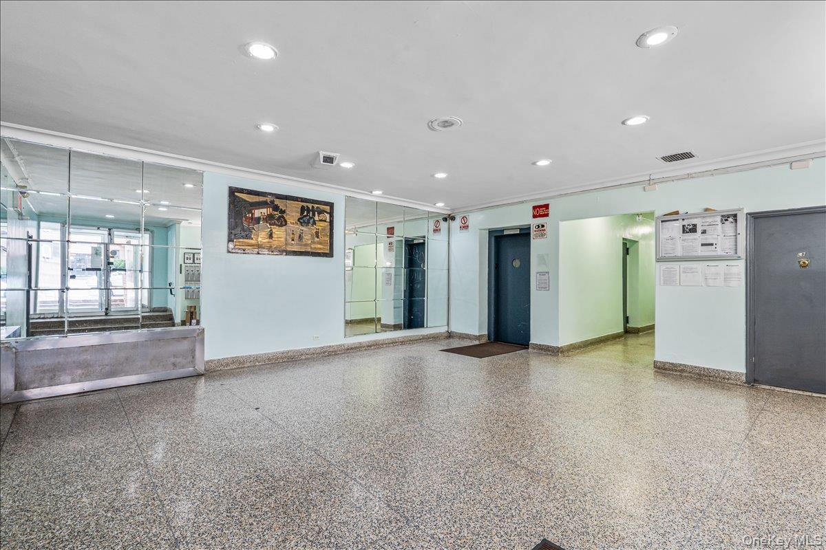 #13 photo, 84-20 51st Avenue, एल्महर्स्ट Elmhurst , NY 11373