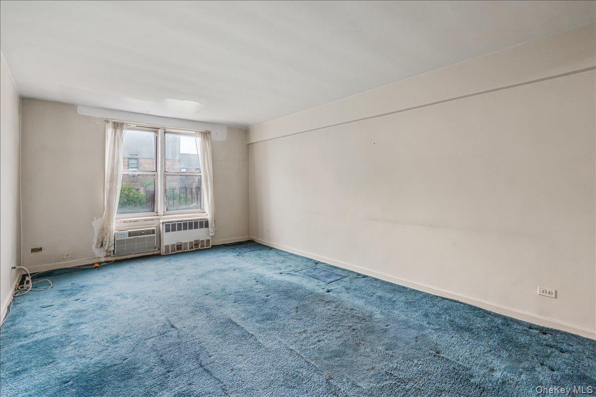 #4 photo, 84-20 51st Avenue, एल्महर्स्ट Elmhurst , NY 11373