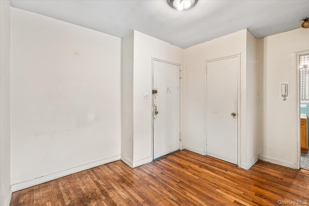 #7 photo, 84-20 51st Avenue, एल्महर्स्ट Elmhurst , NY 11373