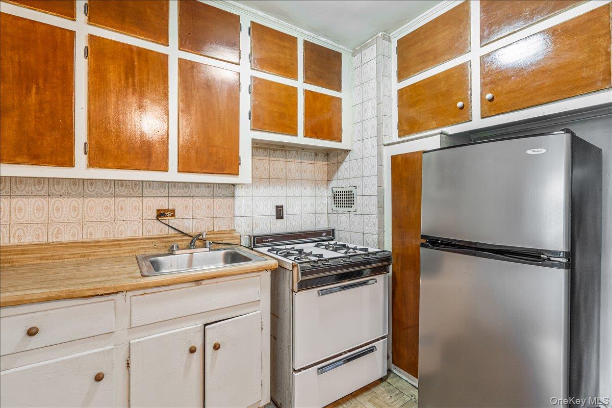 #8 photo, 84-20 51st Avenue, एल्महर्स्ट Elmhurst , NY 11373