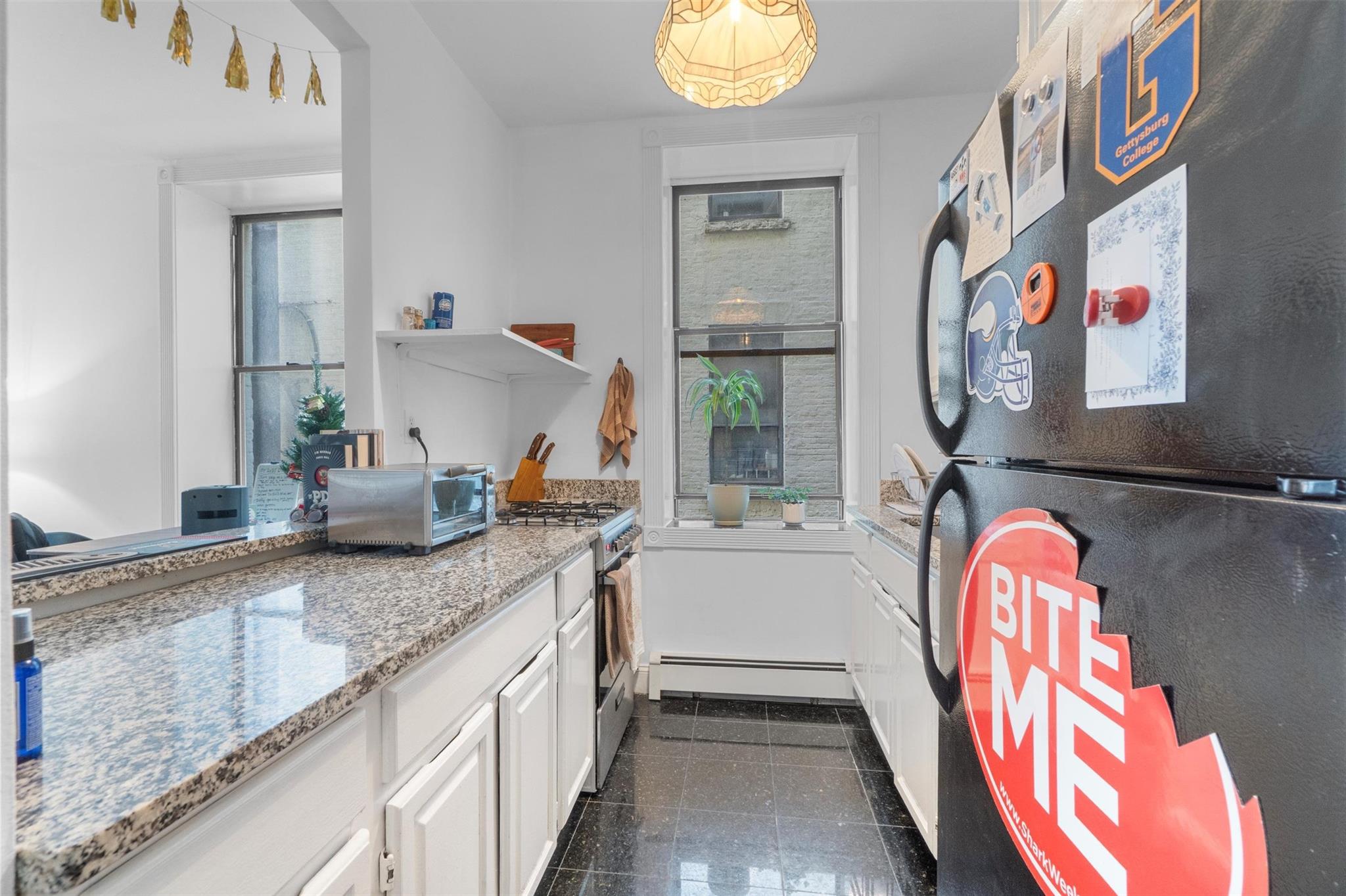 #12 photo, 178 E 2, New York (Manhattan) , NY 10009