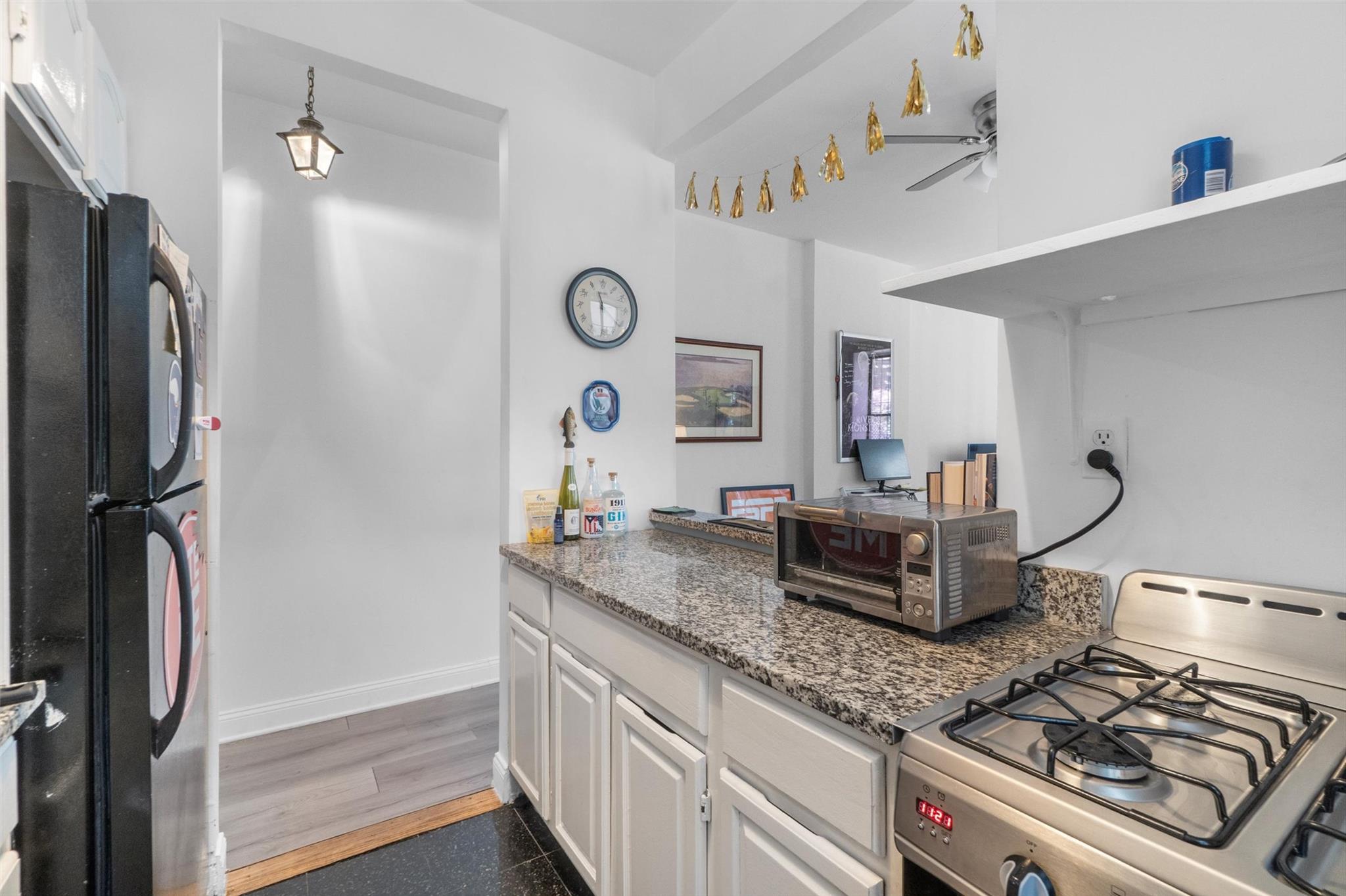 #14 photo, 178 E 2, New York (Manhattan) , NY 10009