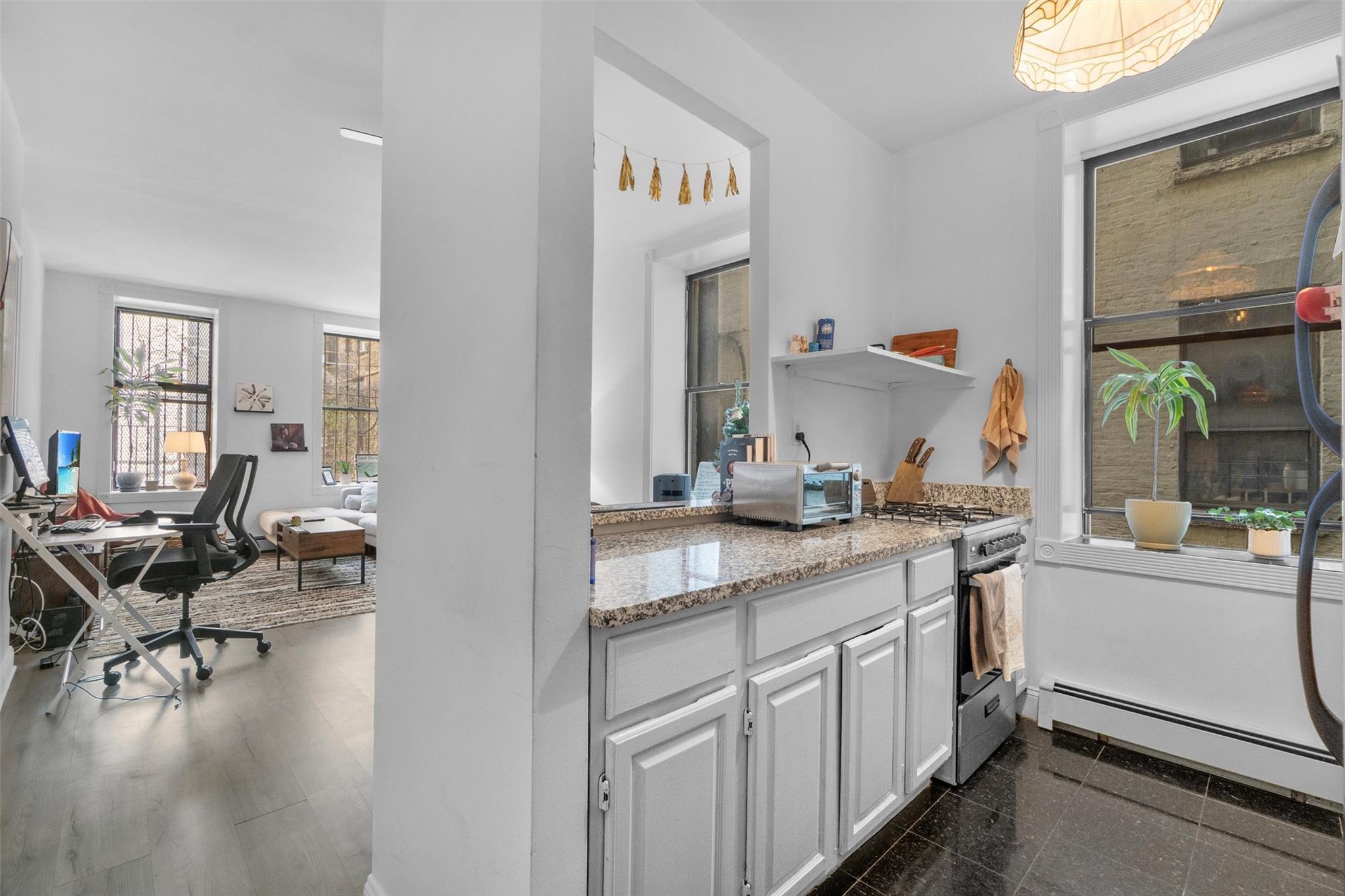 #15 photo, 178 E 2, New York (Manhattan) , NY 10009