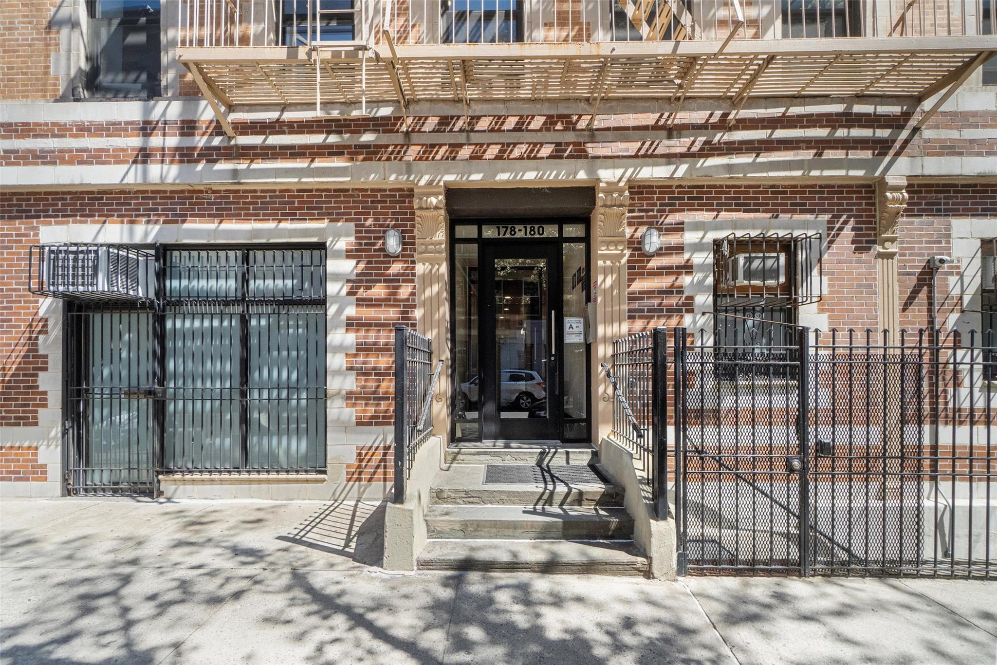 #4 photo, 178 E 2, New York (Manhattan) , NY 10009