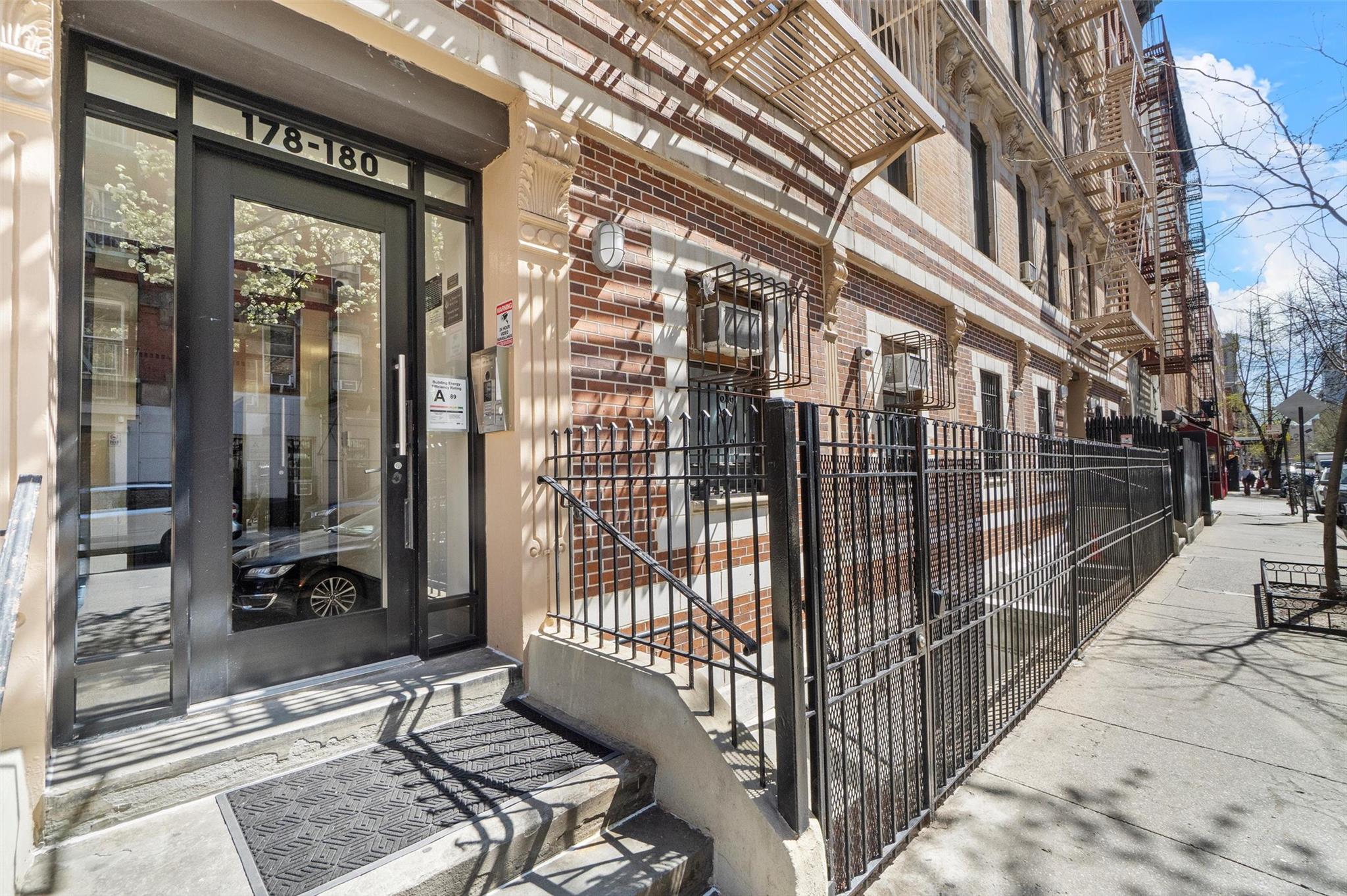 #5 photo, 178 E 2, New York (Manhattan) , NY 10009