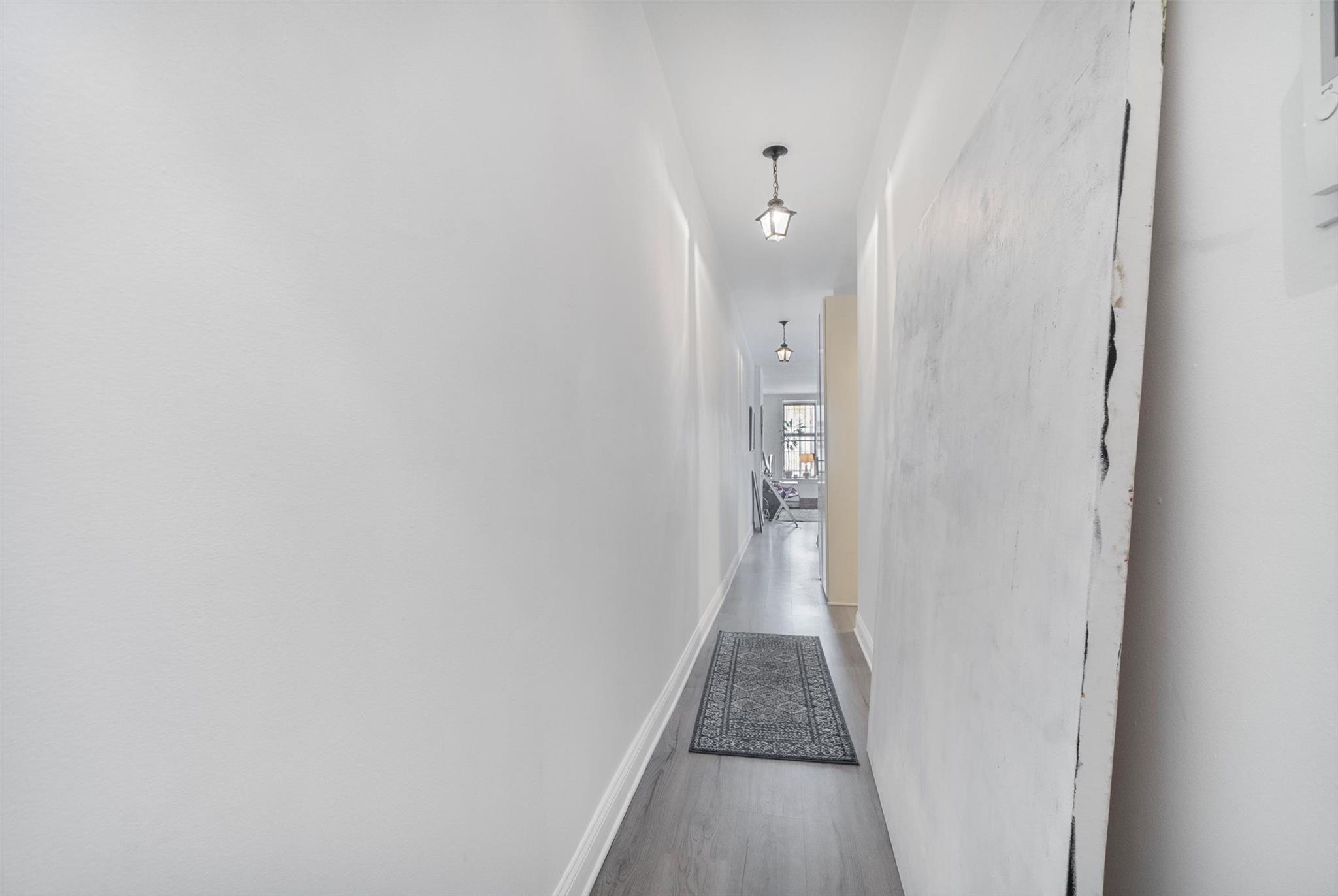 #8 photo, 178 E 2, New York (Manhattan) , NY 10009