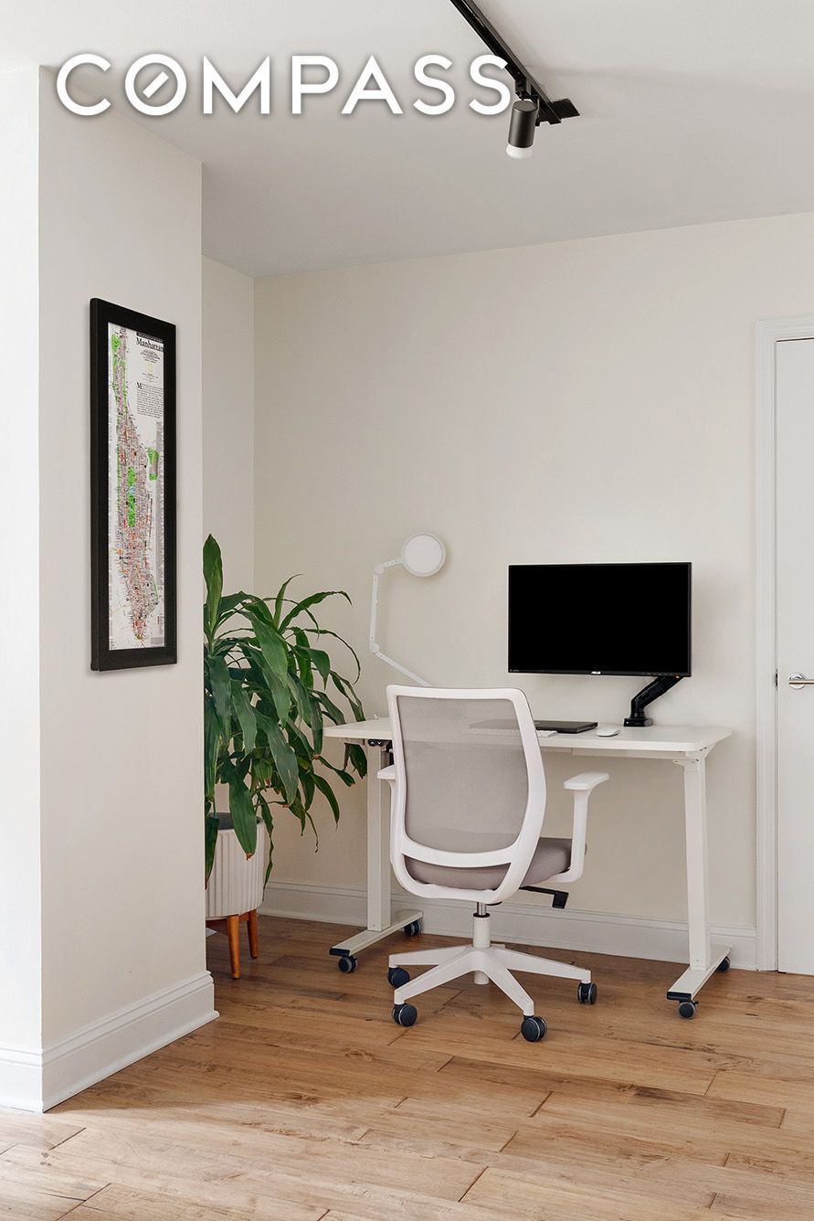 #5 photo, 222 W 14th Street, West Village , NY 10011