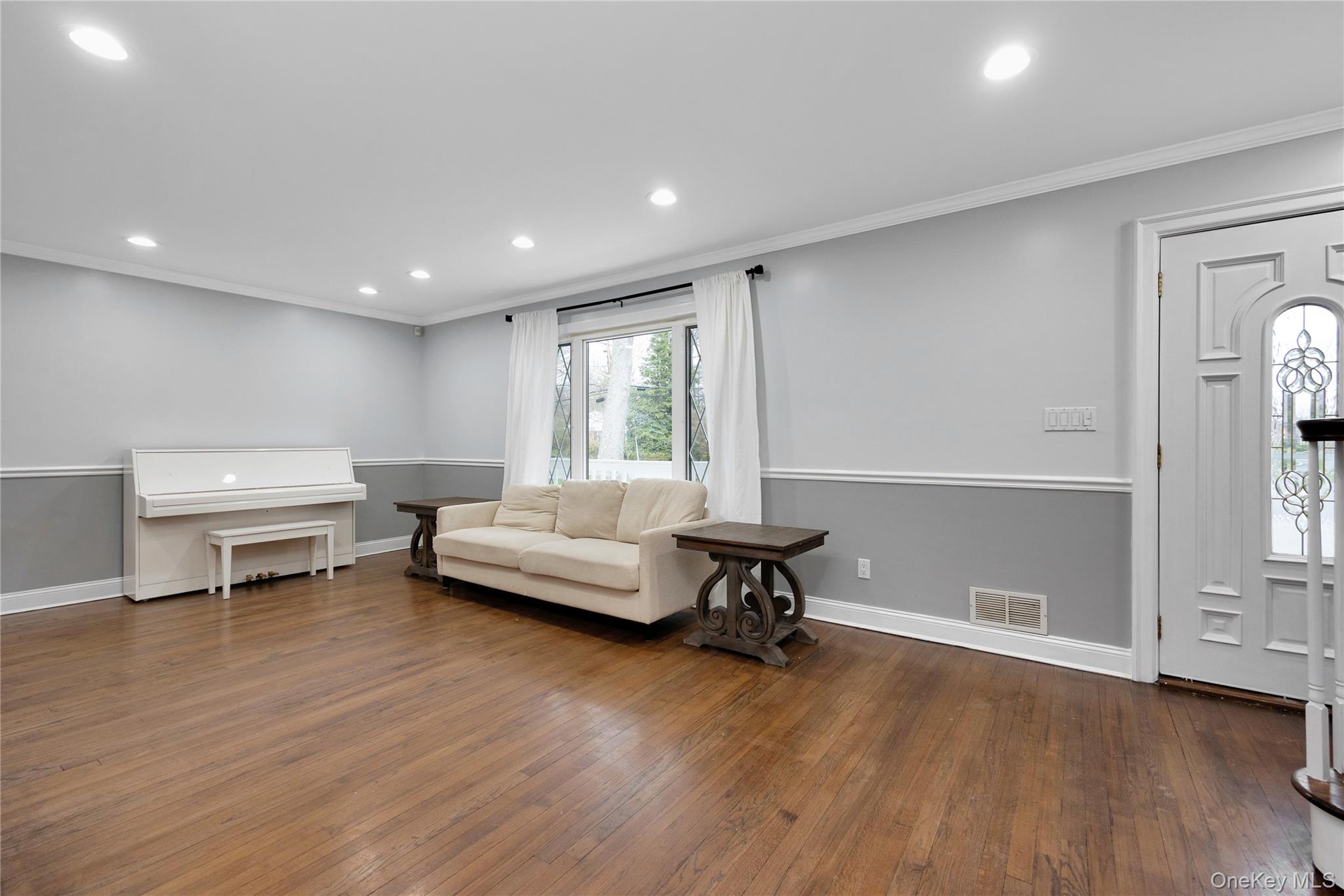 #5 photo, 110 Saint Marks Lane, Islip , NY 11751