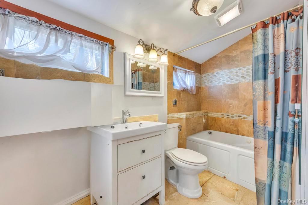 #11 photo, 14 Urn Court, Brentwood , NY 11717