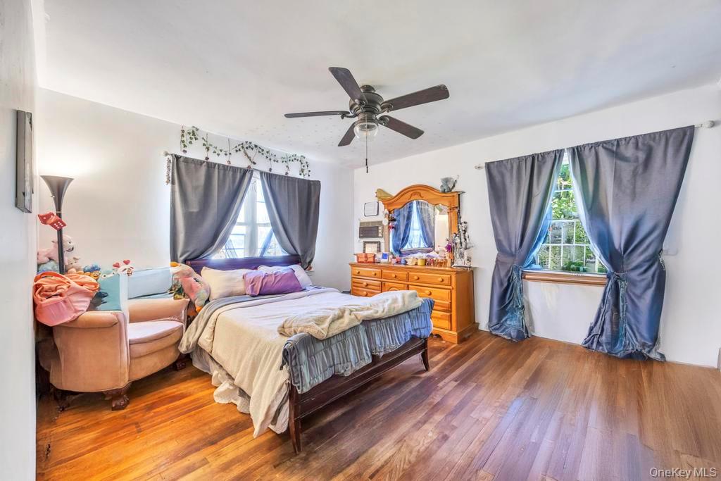 #12 photo, 14 Urn Court, Brentwood , NY 11717