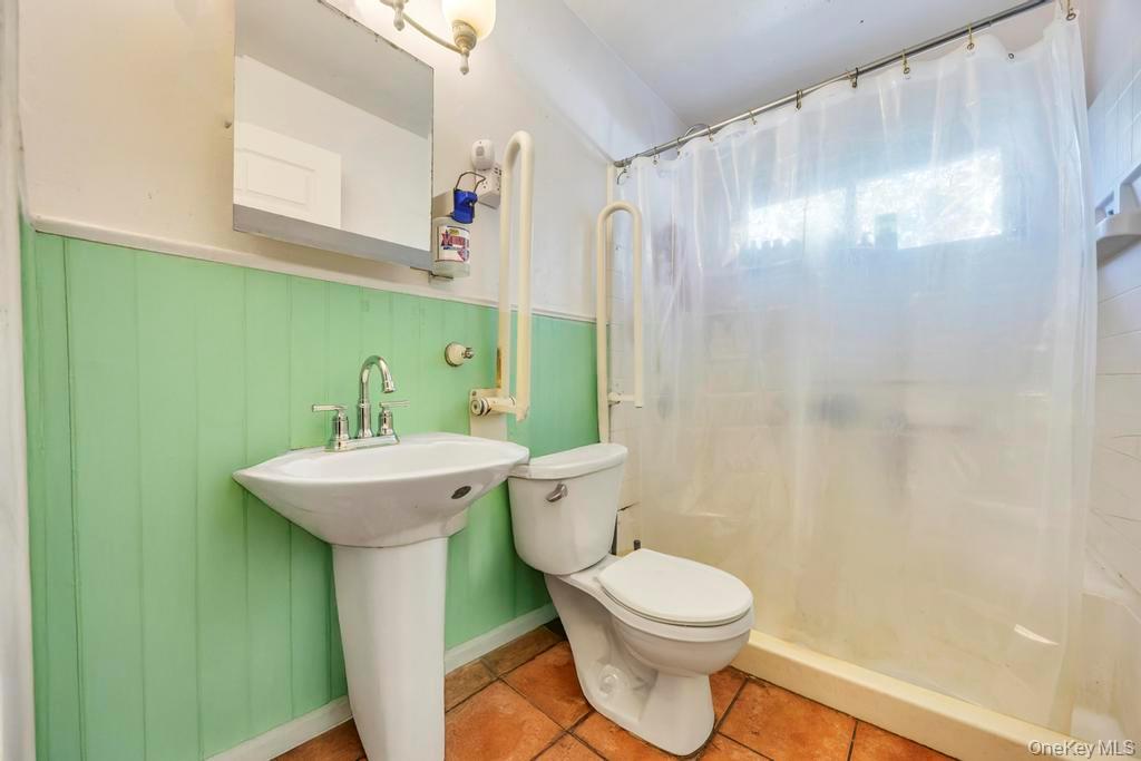 #14 photo, 14 Urn Court, Brentwood , NY 11717