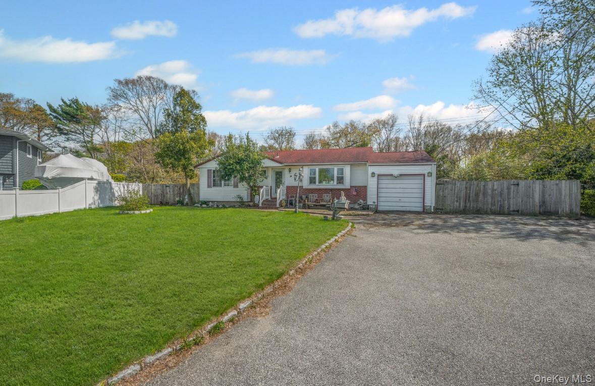 #3 photo, 14 Urn Court, Brentwood , NY 11717