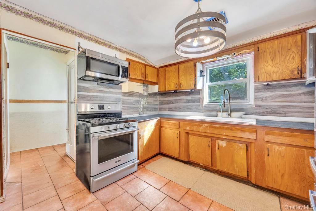 #8 photo, 14 Urn Court, Brentwood , NY 11717