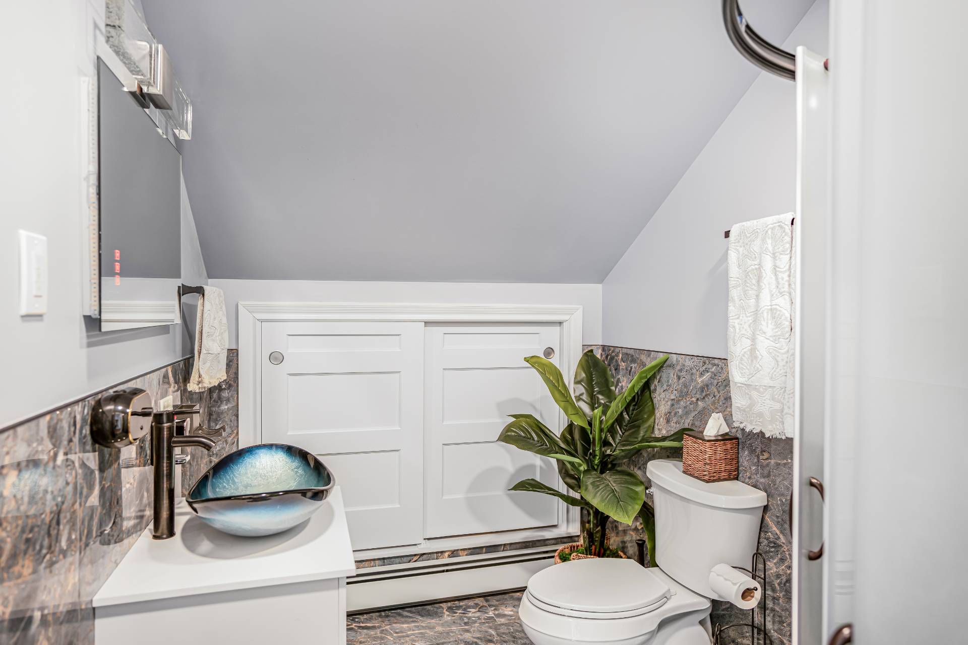 #11 photo, 8300 Main Road, East Marion , NY 11939