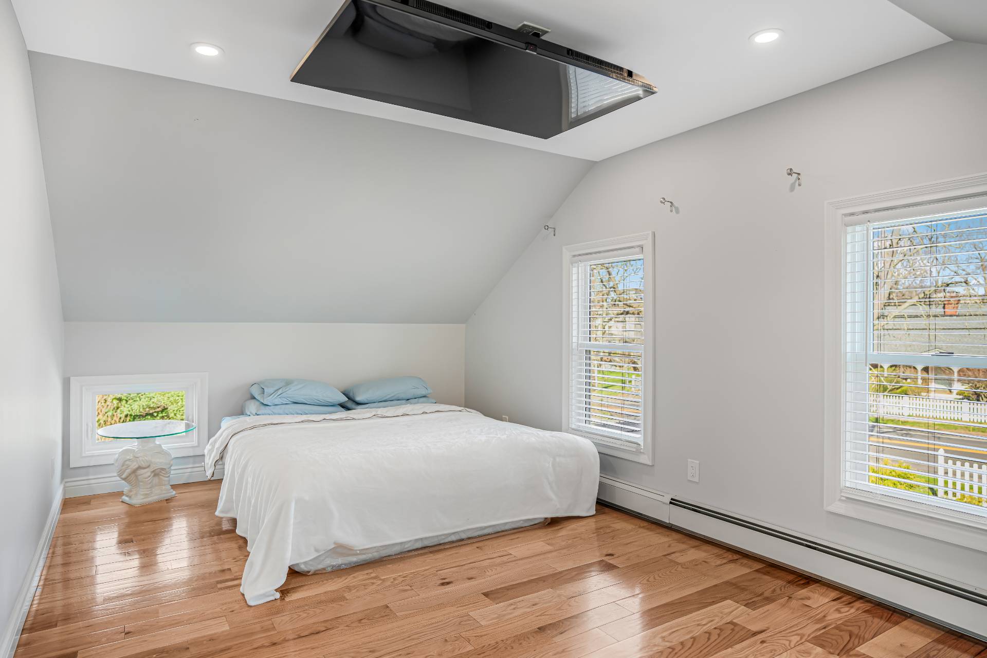 #13 photo, 8300 Main Road, East Marion , NY 11939